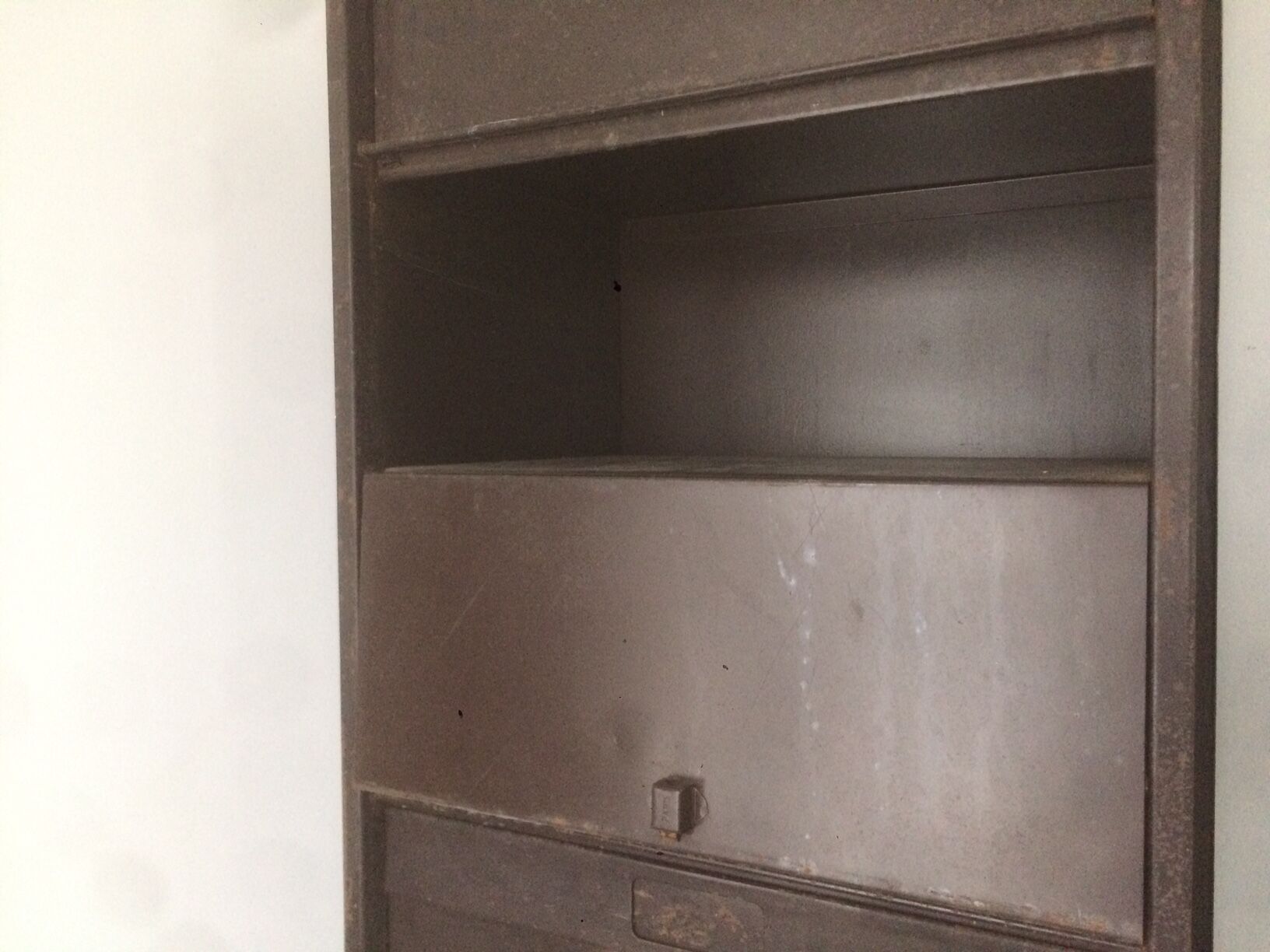 Brown vintage clamshell furniture