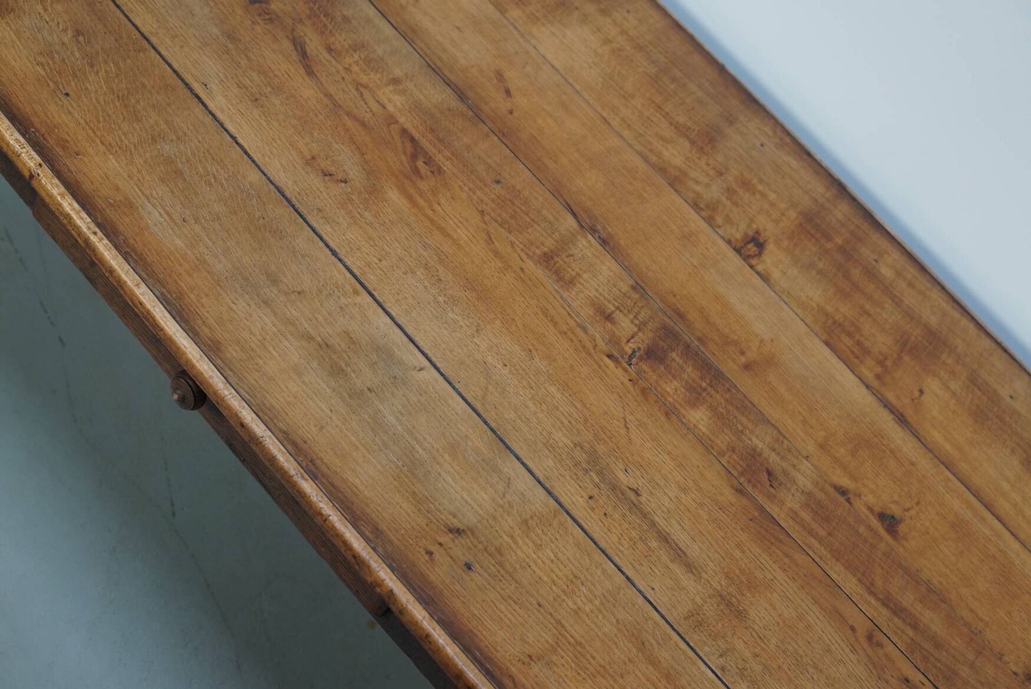 Table à manger en chêne de ferme rustique française du début du 20e siècle