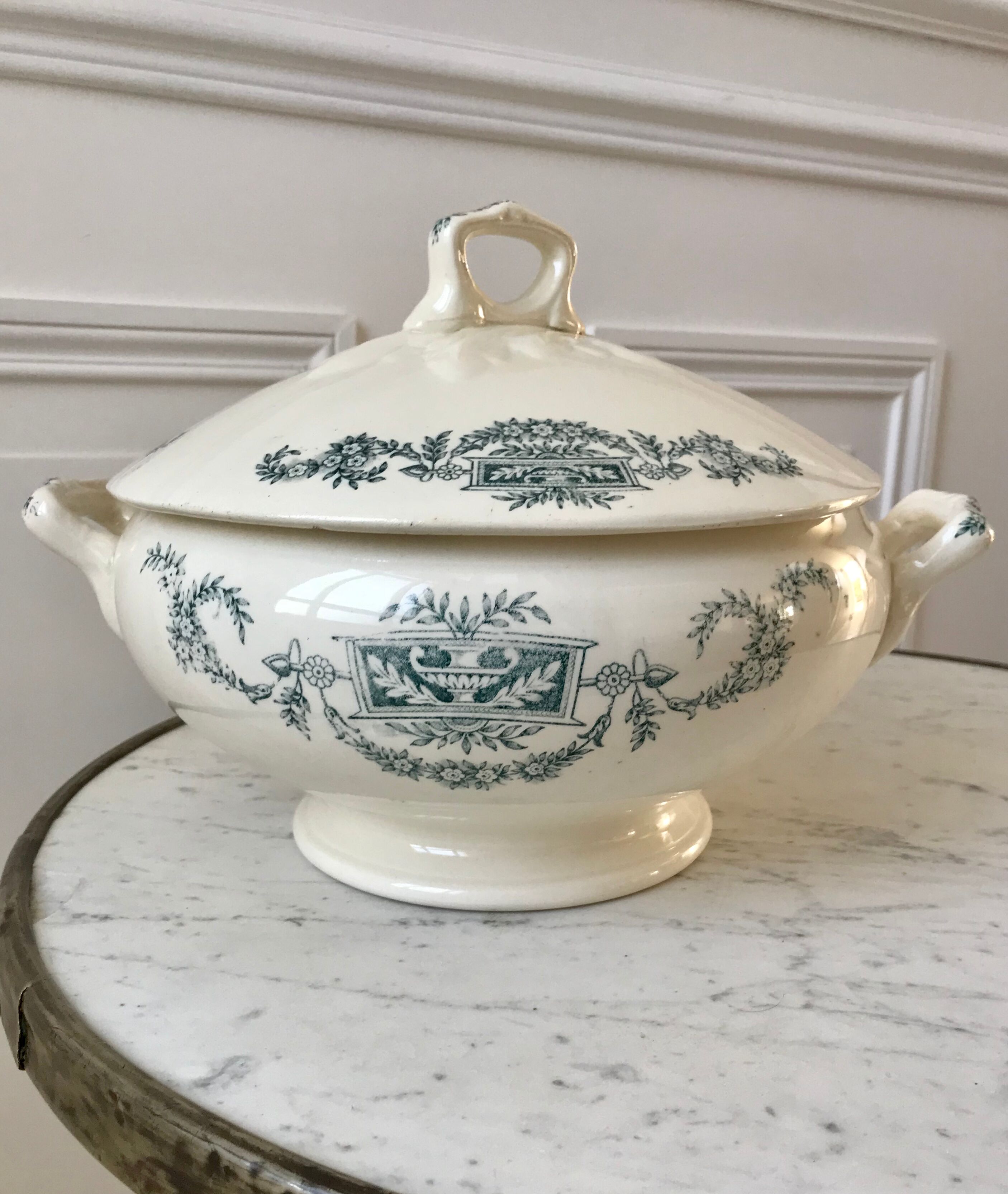 Soup pot Terre de Fer Longchamp model "Lutèce" late nineteenth