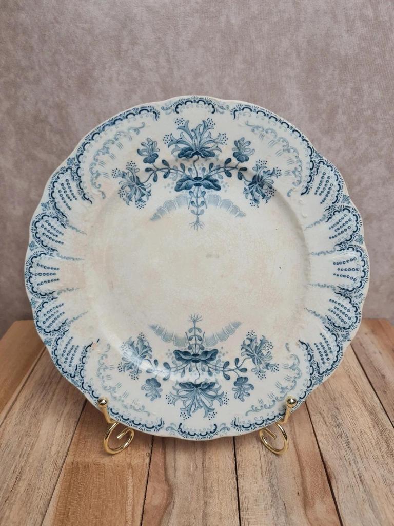 Antique plate Saint-Amand & Hamage Regency model – blue lace decoration