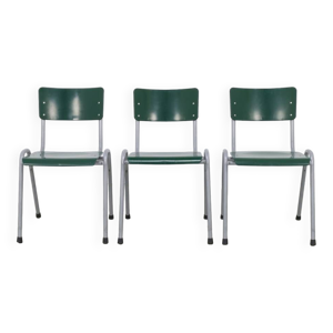 3 chaises de salle à - industrielles