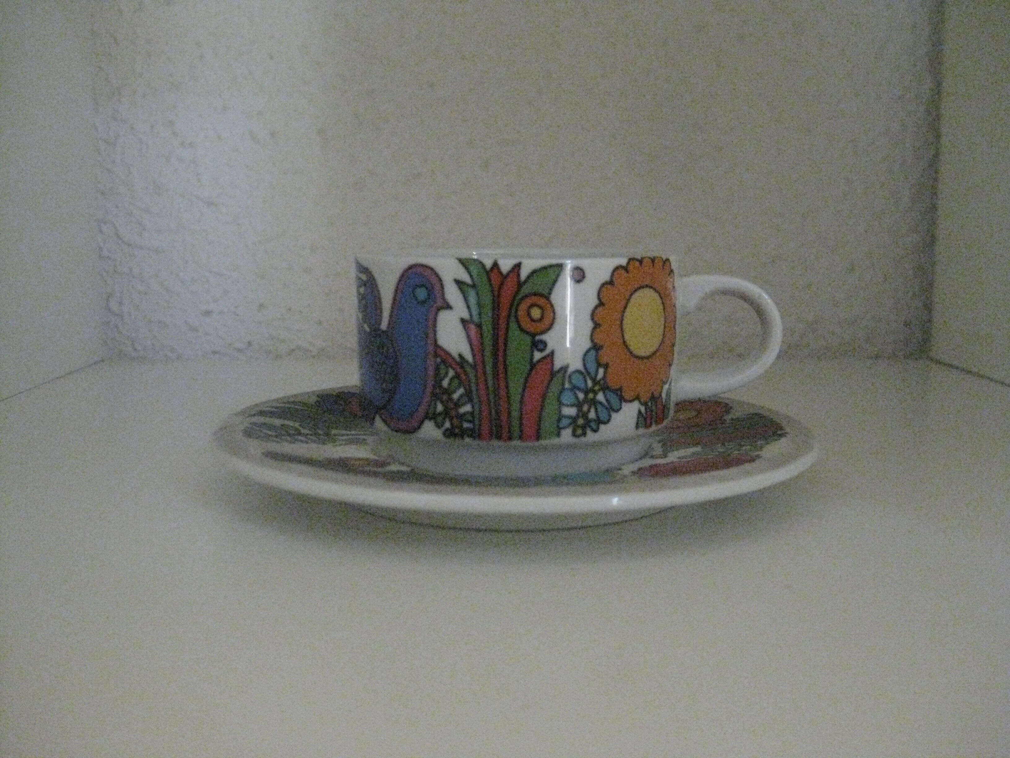 Acapulco Villeroy and Boch 8 cups and vintage saucers