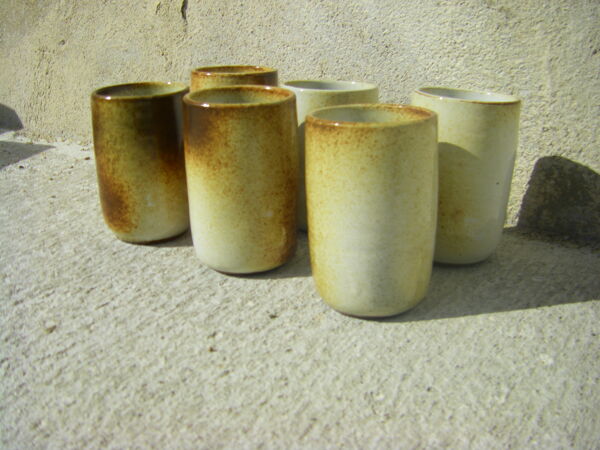 Six verres en grès