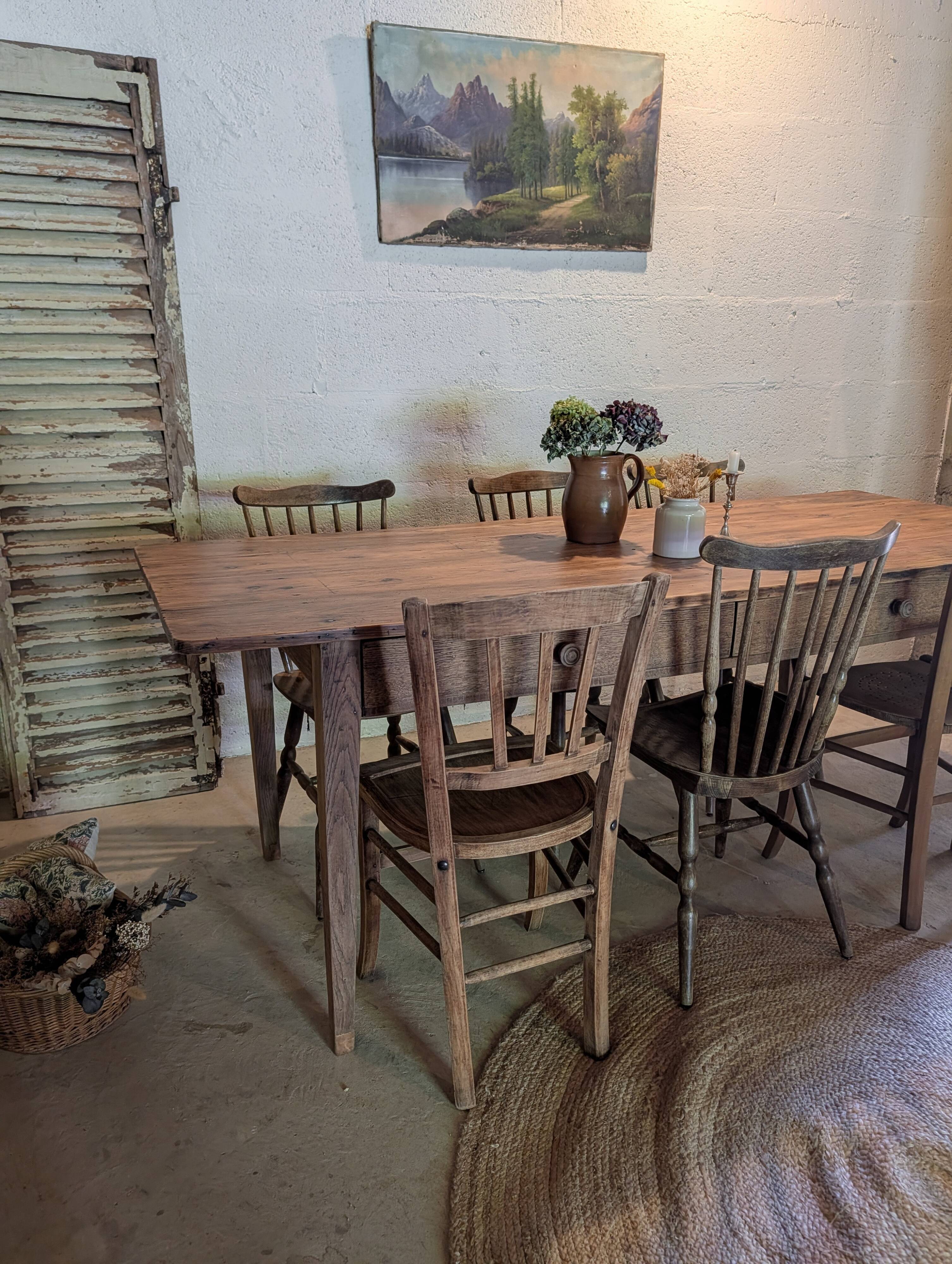 Ancienne table de ferme rénovée