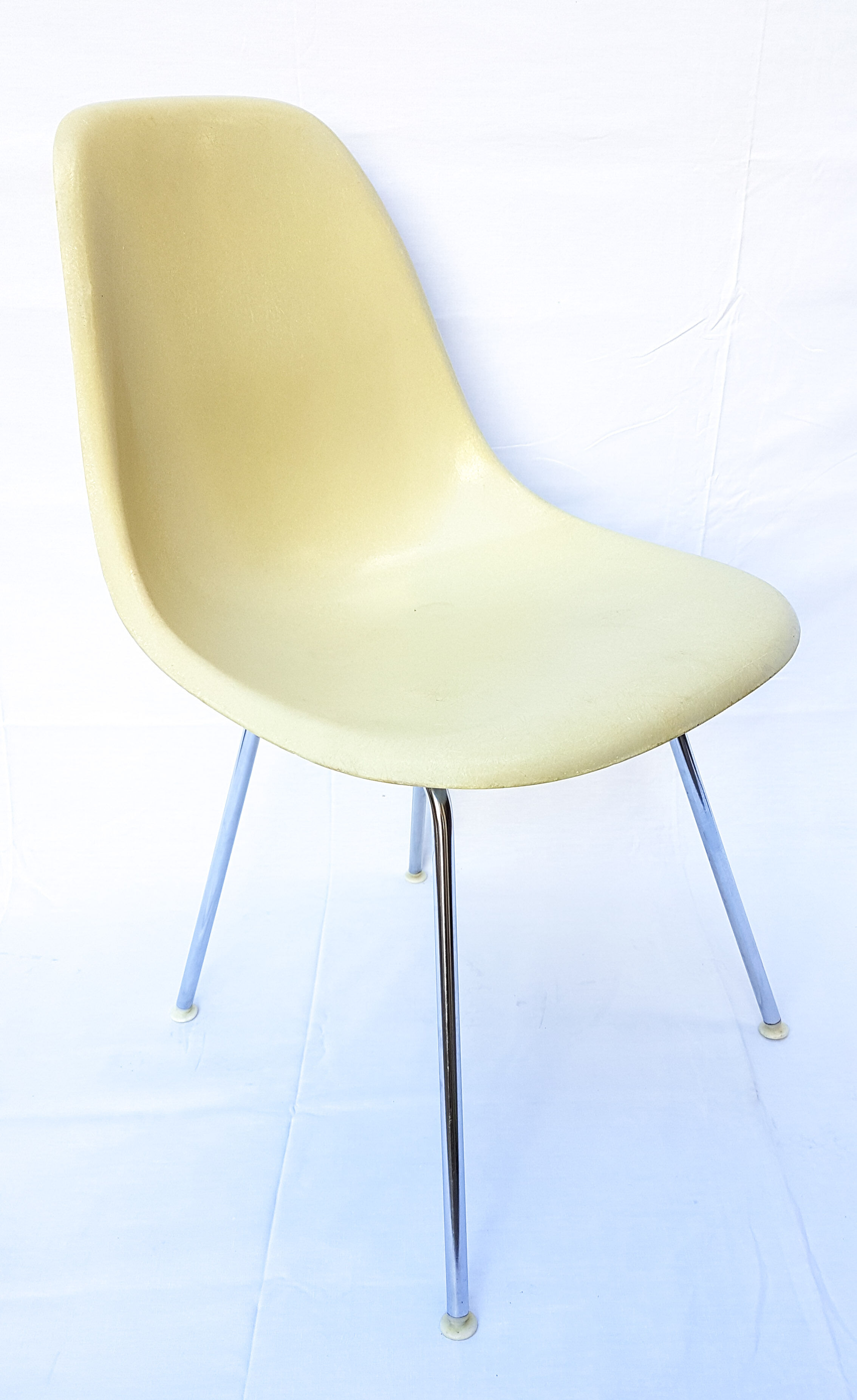 Chaise DSX Eames couleur parchemin