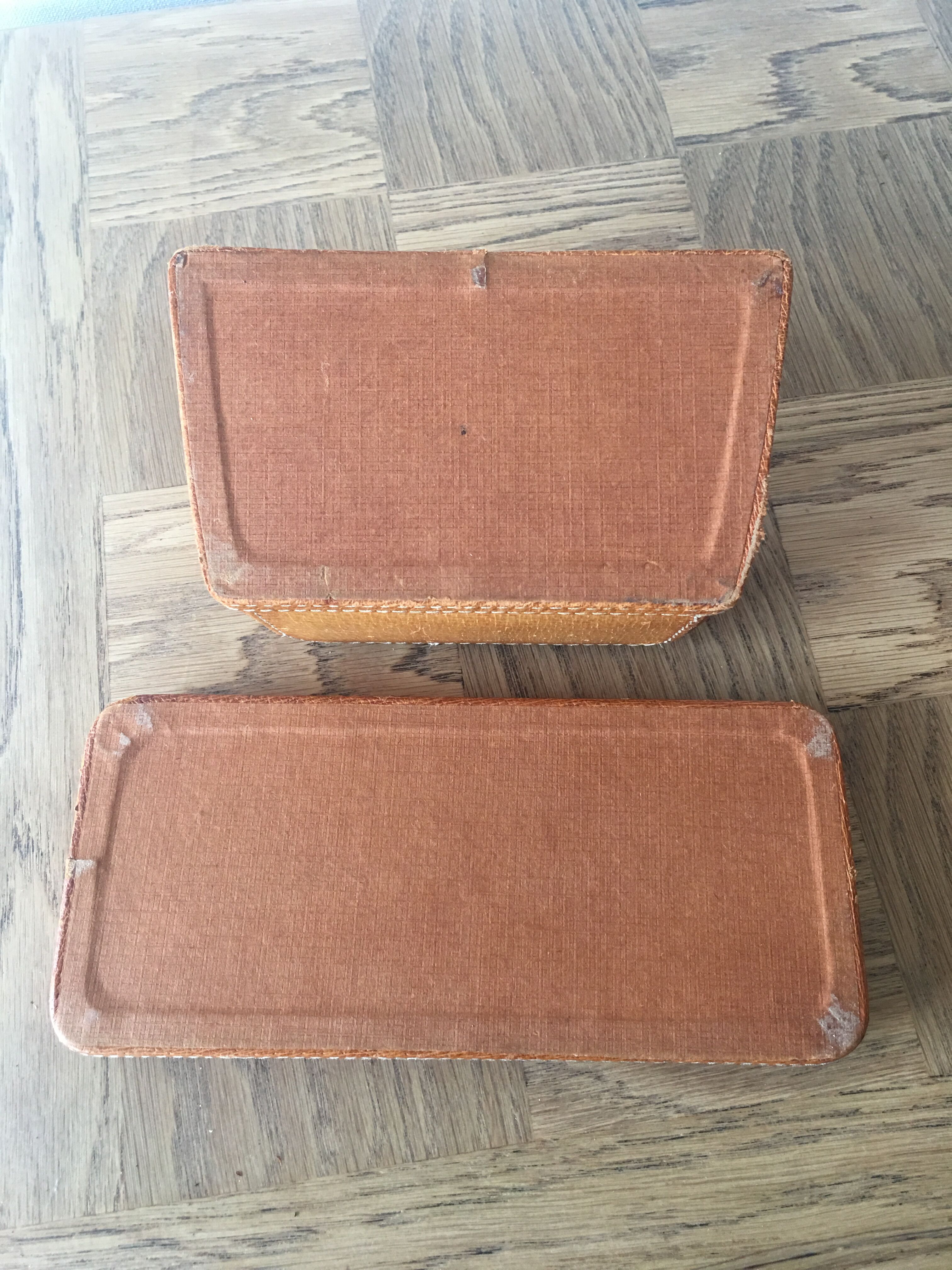 Empty pocket and letter holder in brown leather - vintage