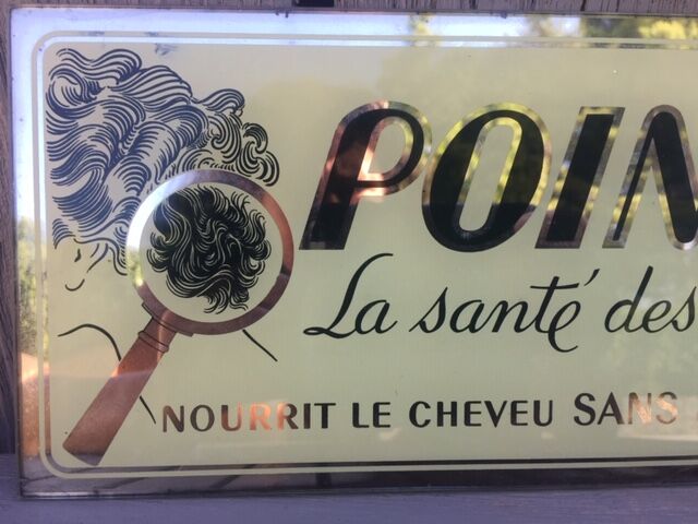 Plate fixed under advertising glass