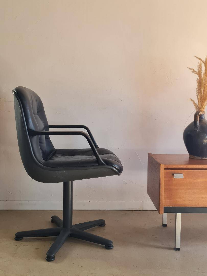 Stellcase Strafor Randall Buck DLG armchair by Pollock for Knoll