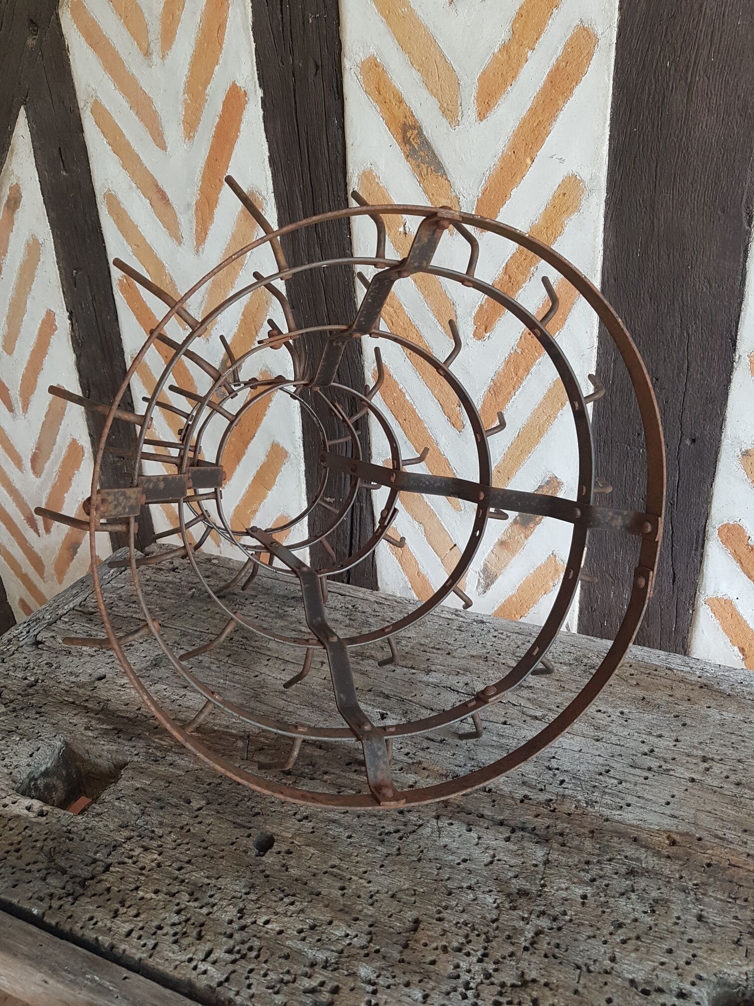 If hedgehog carries metal bottles