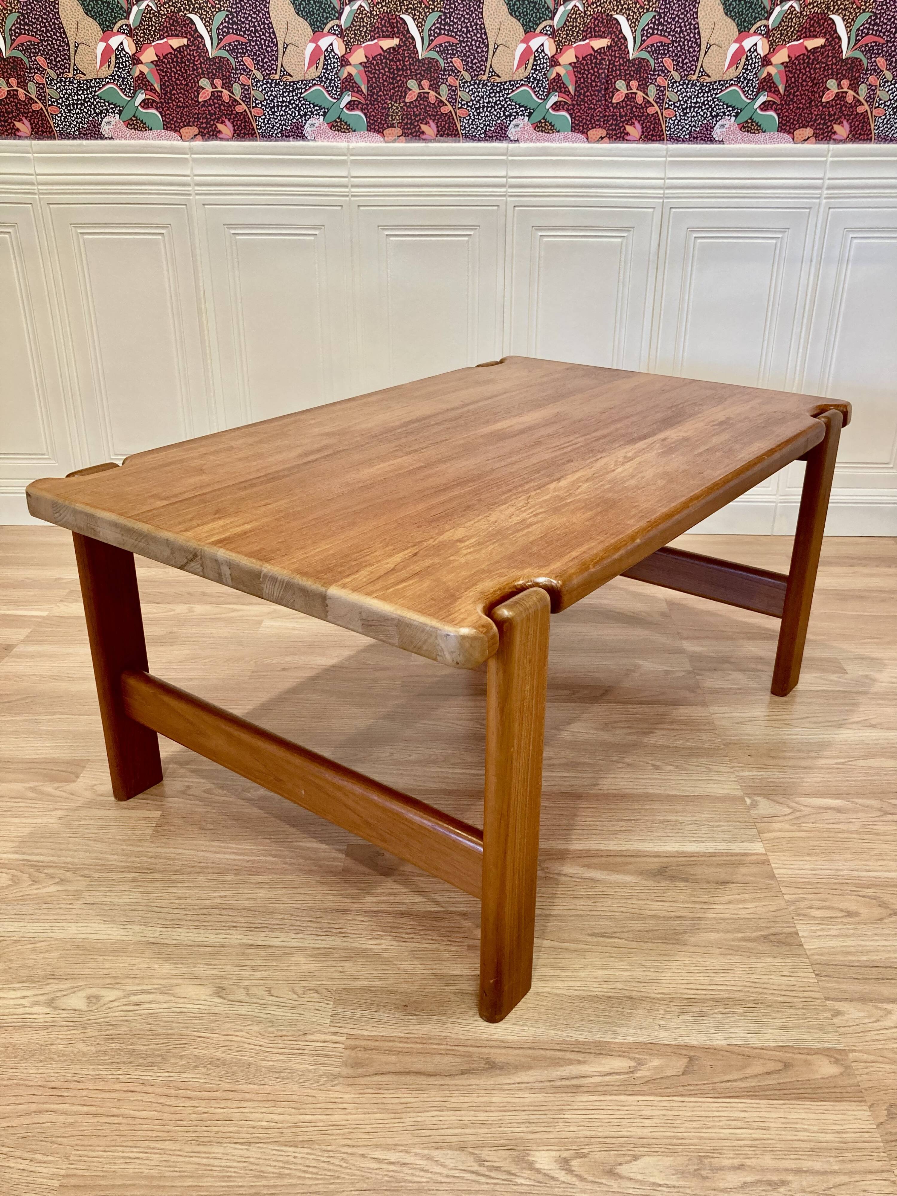SCANDINAVIAN COFFEE TABLE "1960".