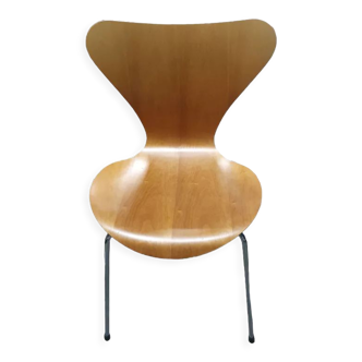 Series 7 chair by Arne Jacobsen for Fritz Hansen