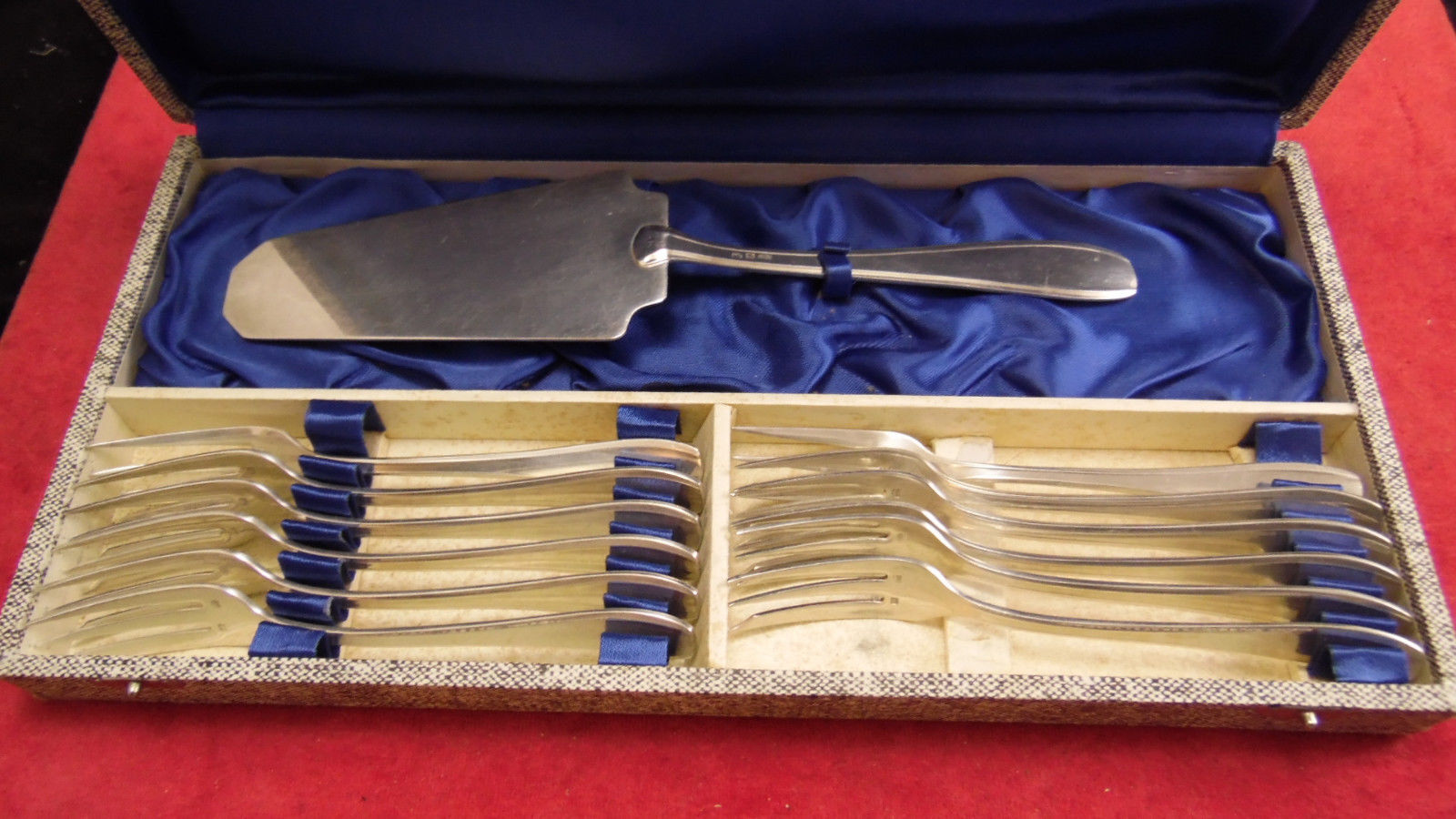 Service has a silver metal dessert SFAM art deco model in beautiful shiny case