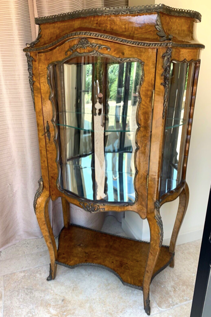 SHOWCASE of Louis XV style curved