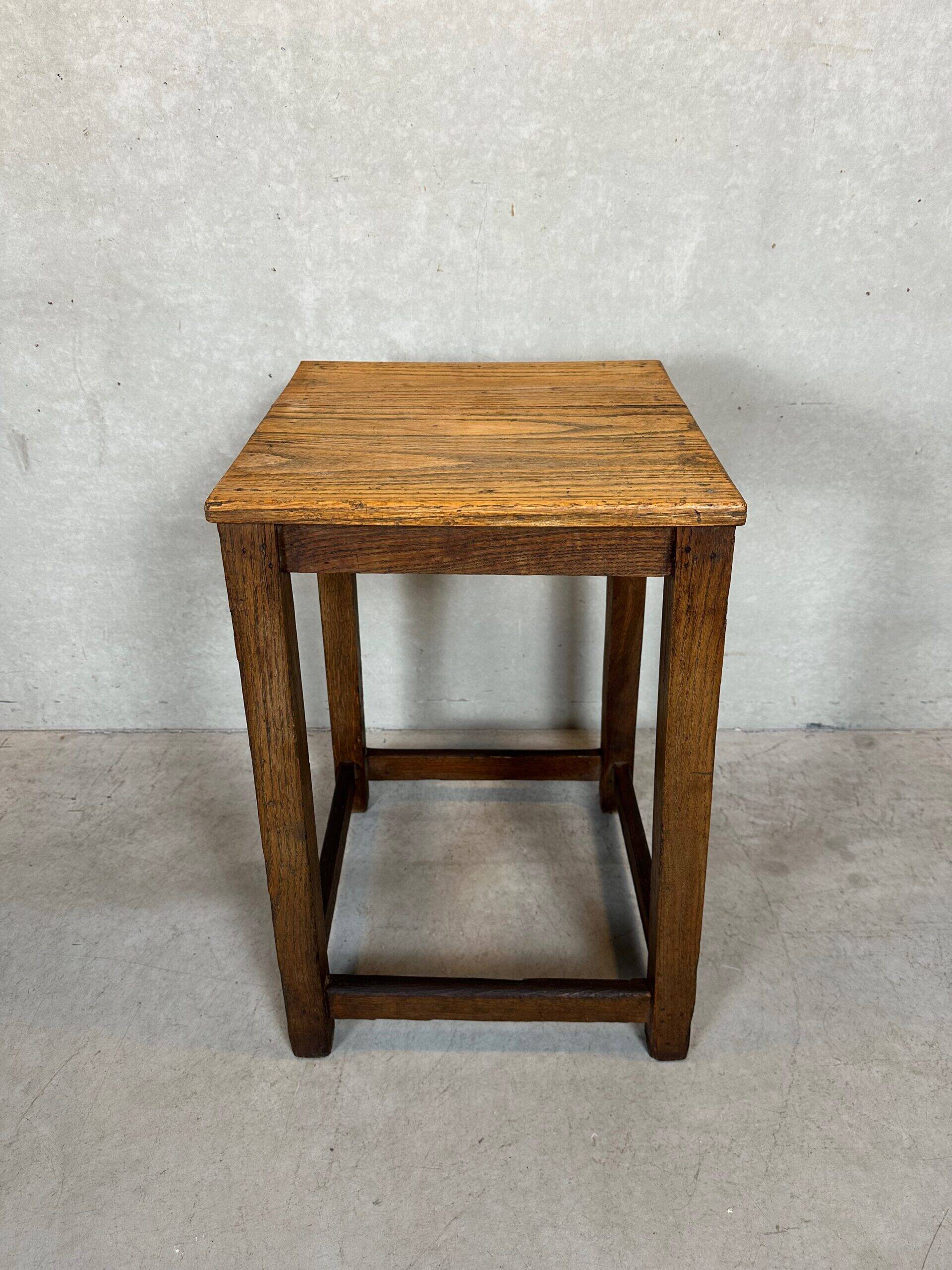 Brutalist side or plant table – oak