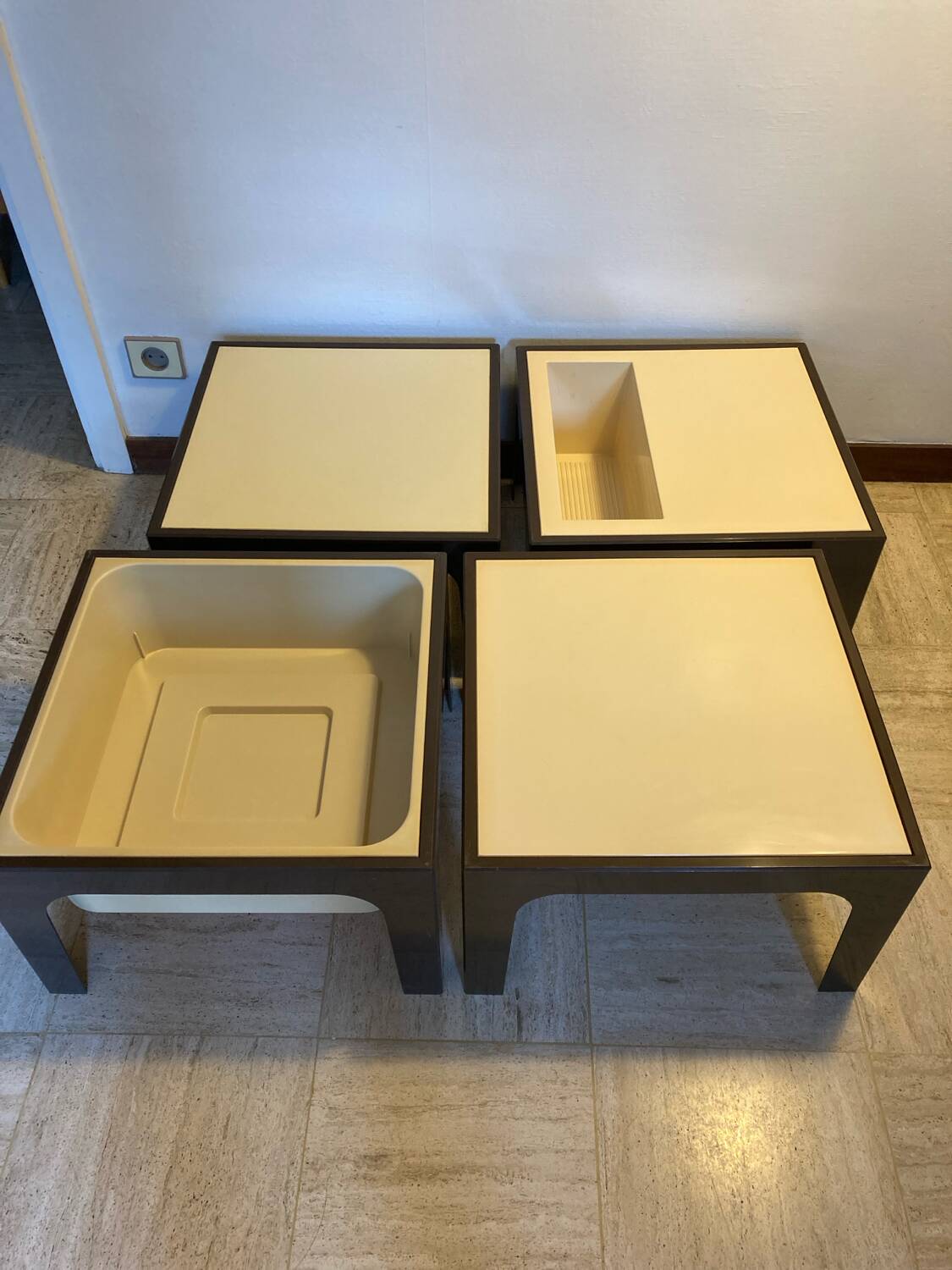 4 vintage Flair coffee tables