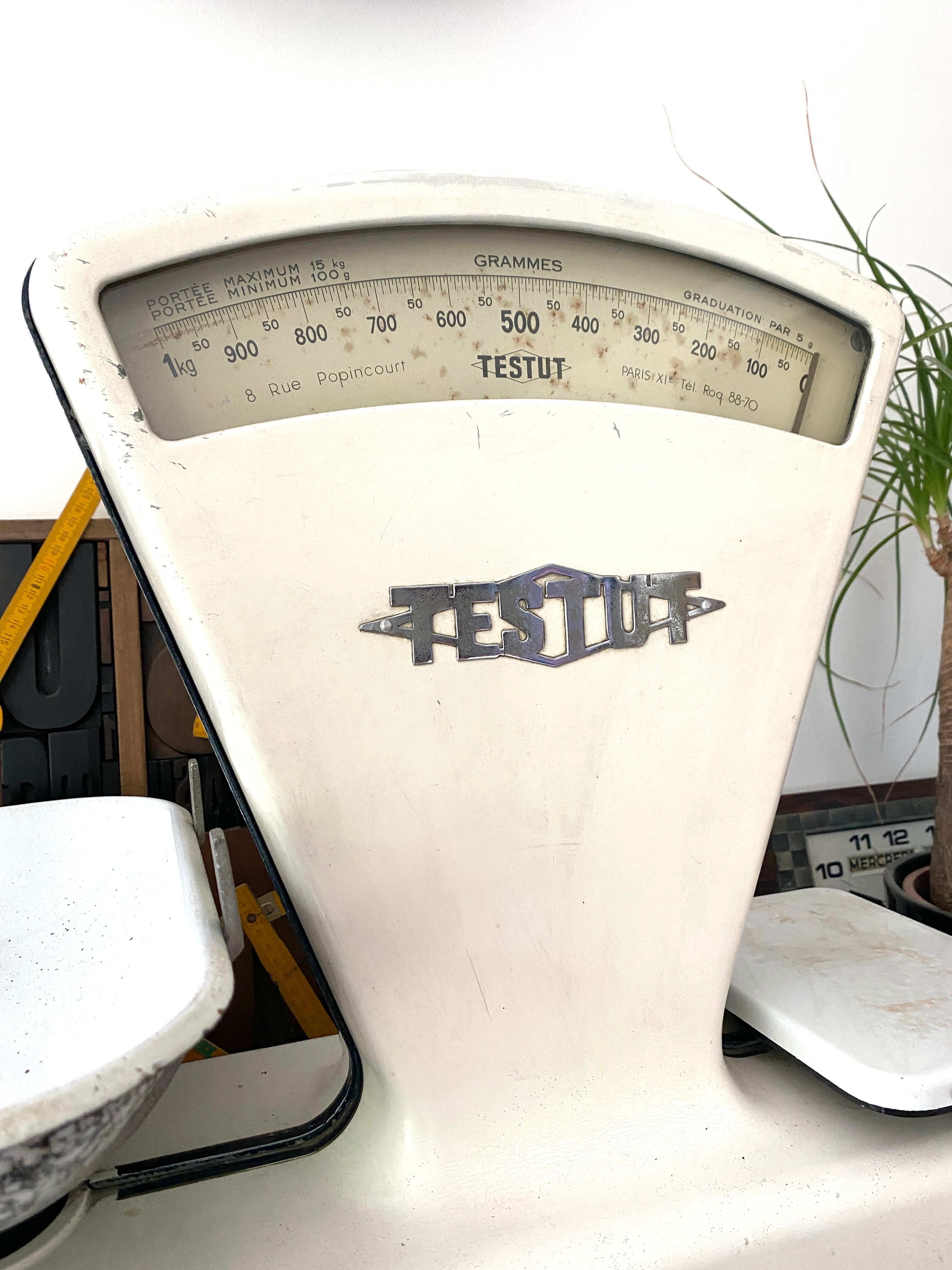 Old vintage Testut grocery scale