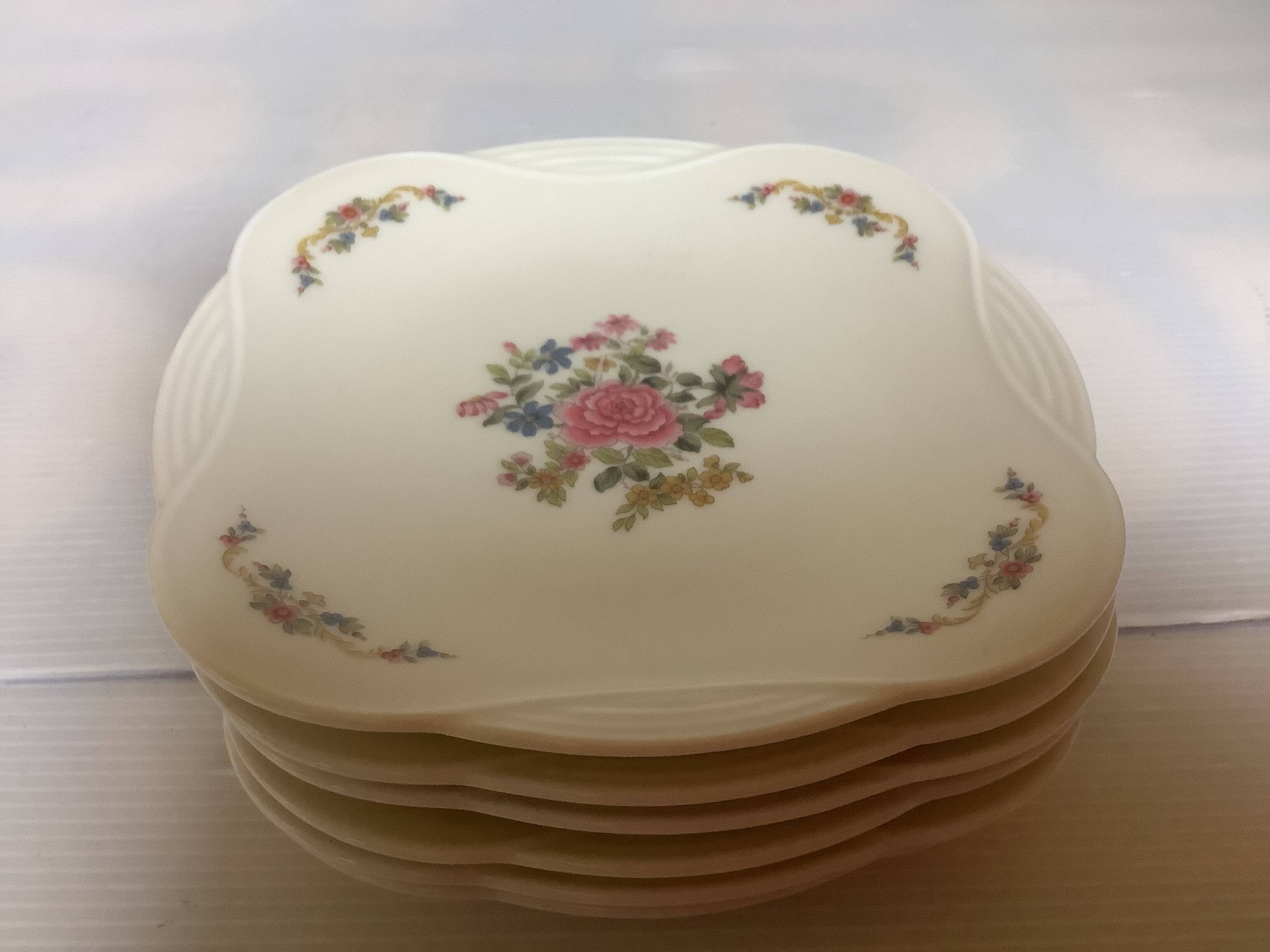 Six petites assiettes à fleurs Raynaud Limoges