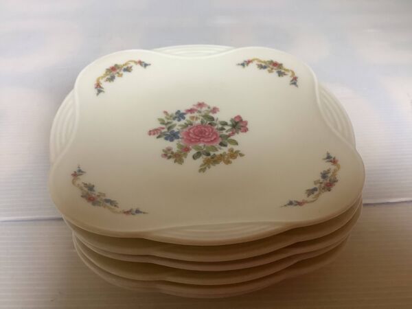 Six petites assiettes à fleurs Raynaud Limoges