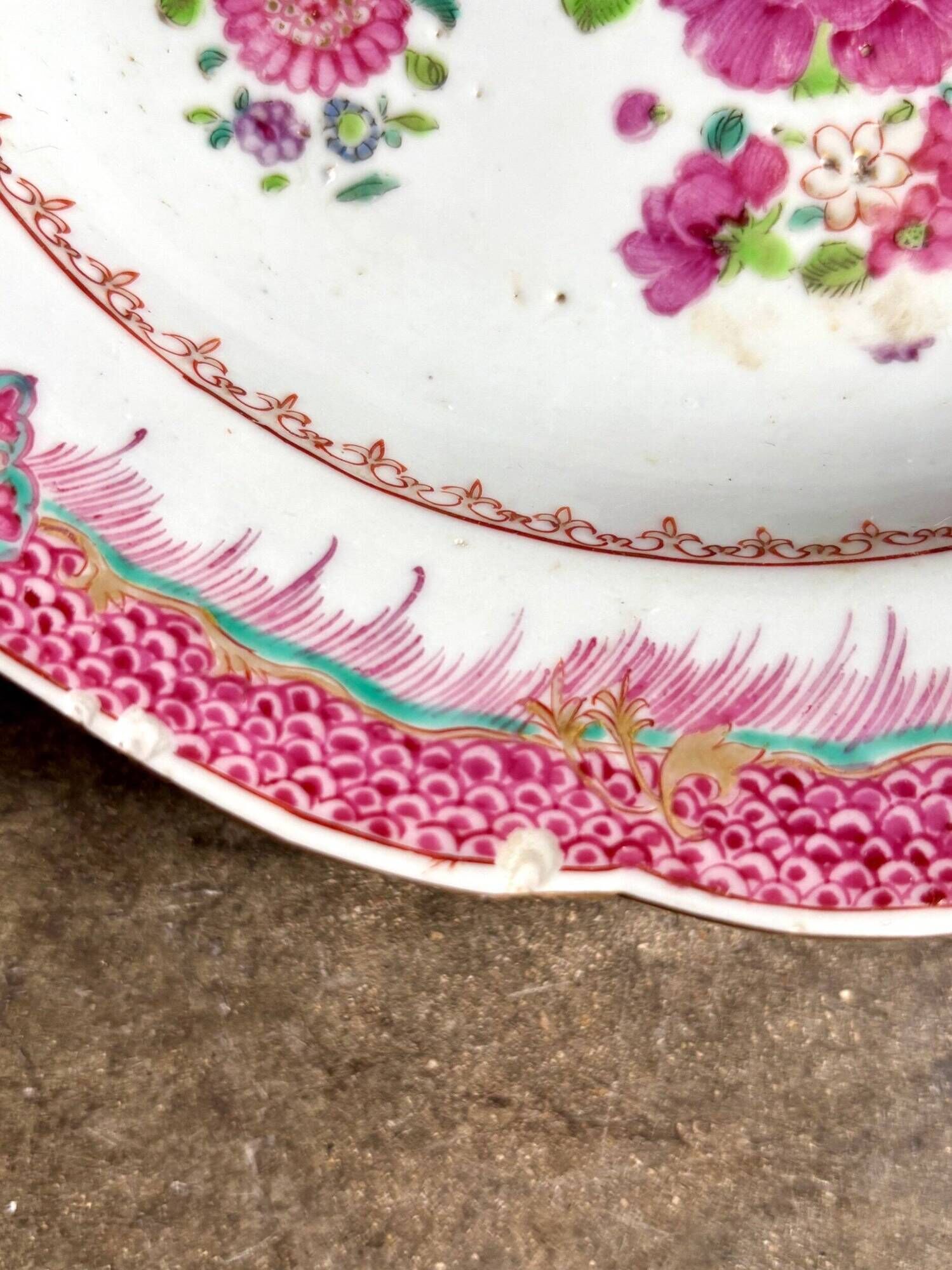 Deep plate from the Compagnie des Indes Famille Rose porcelain, 18th century