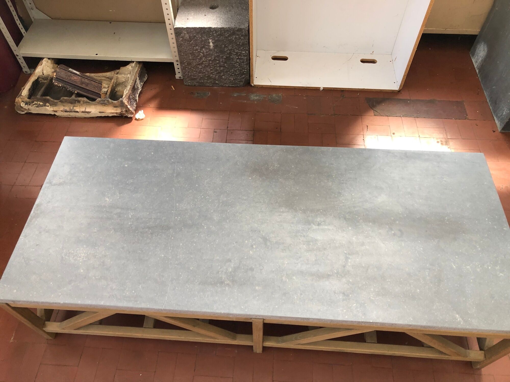 Coffee table in natural oak and top in blue stone of Flamant