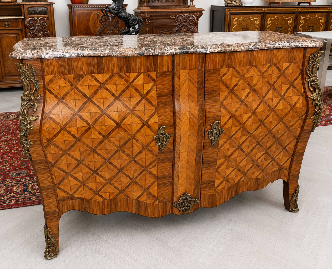 Curved door commode in marquetry in the Louis XV style – Marble top
