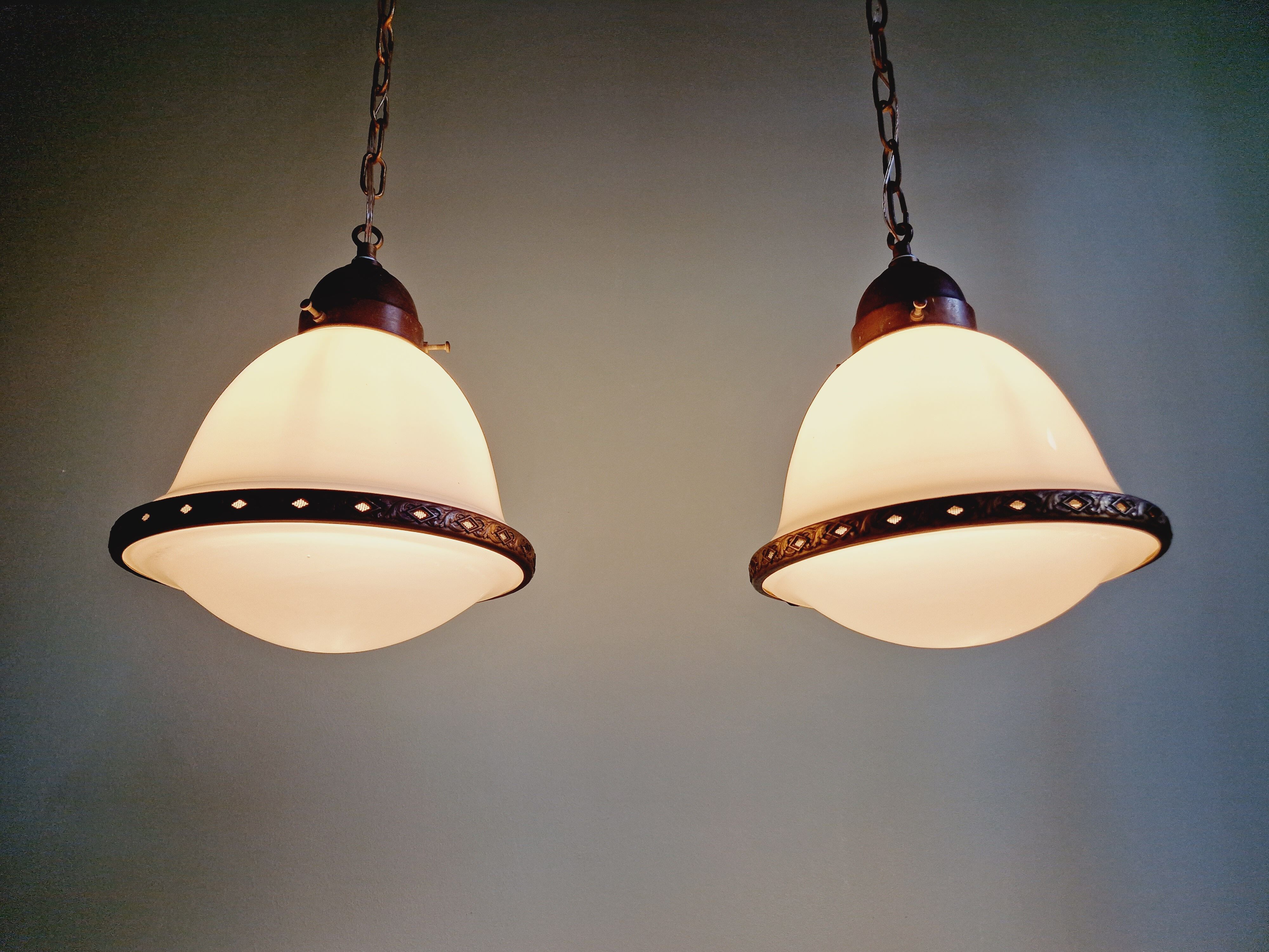 Paire de suspensions Art Déco, B.A.G, années 1920-30