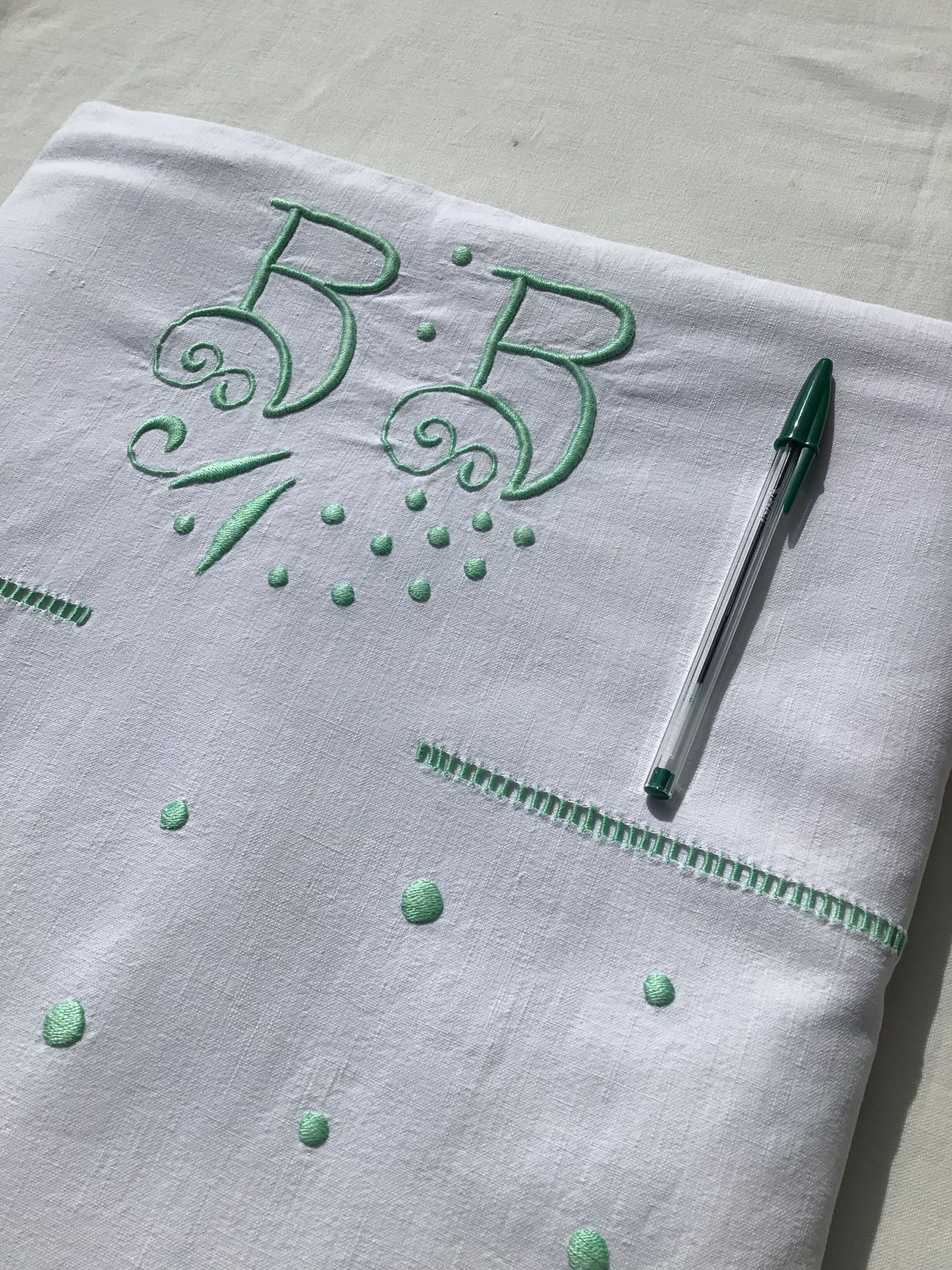 Drap 2 places brodé BB, pastilles, double jour échelle couleur vert clair