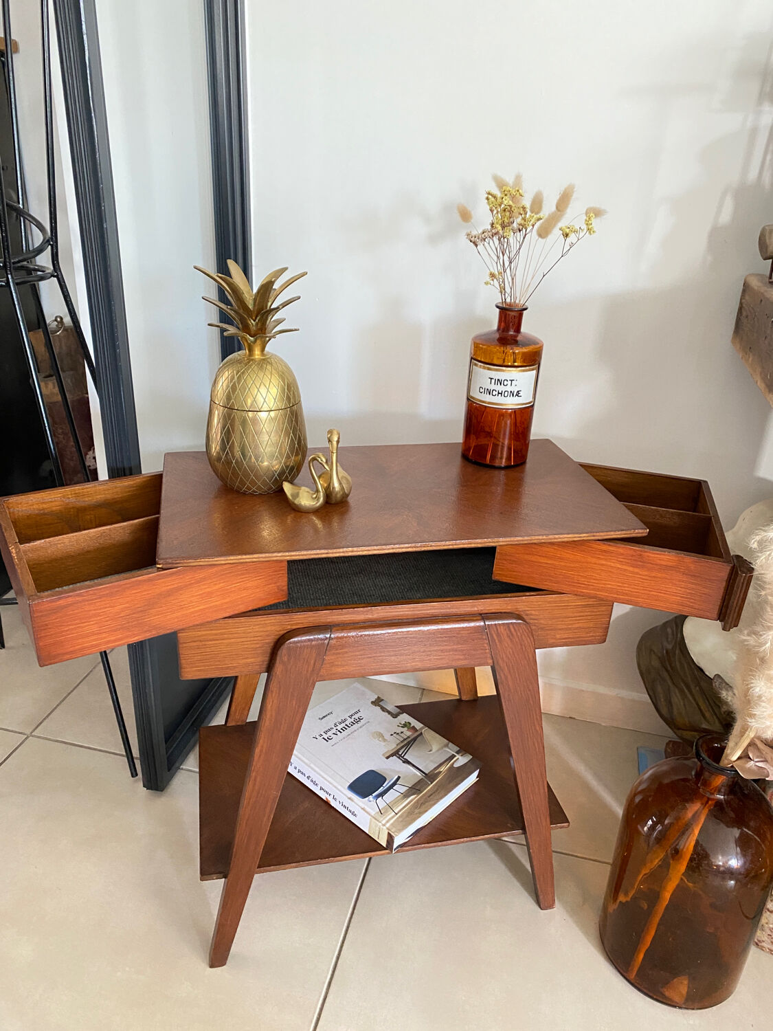 Vintage compass feet worker