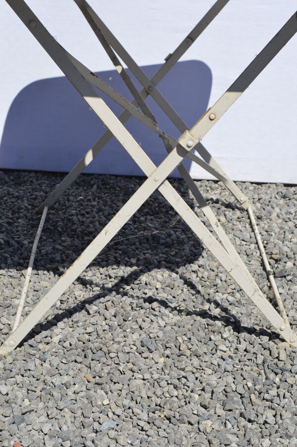 Table de jardin pliante en fer