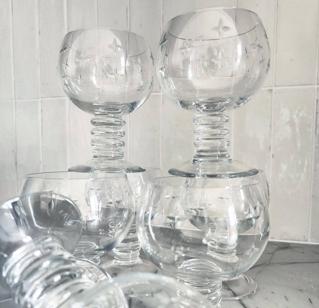Set of 8 wine glasses