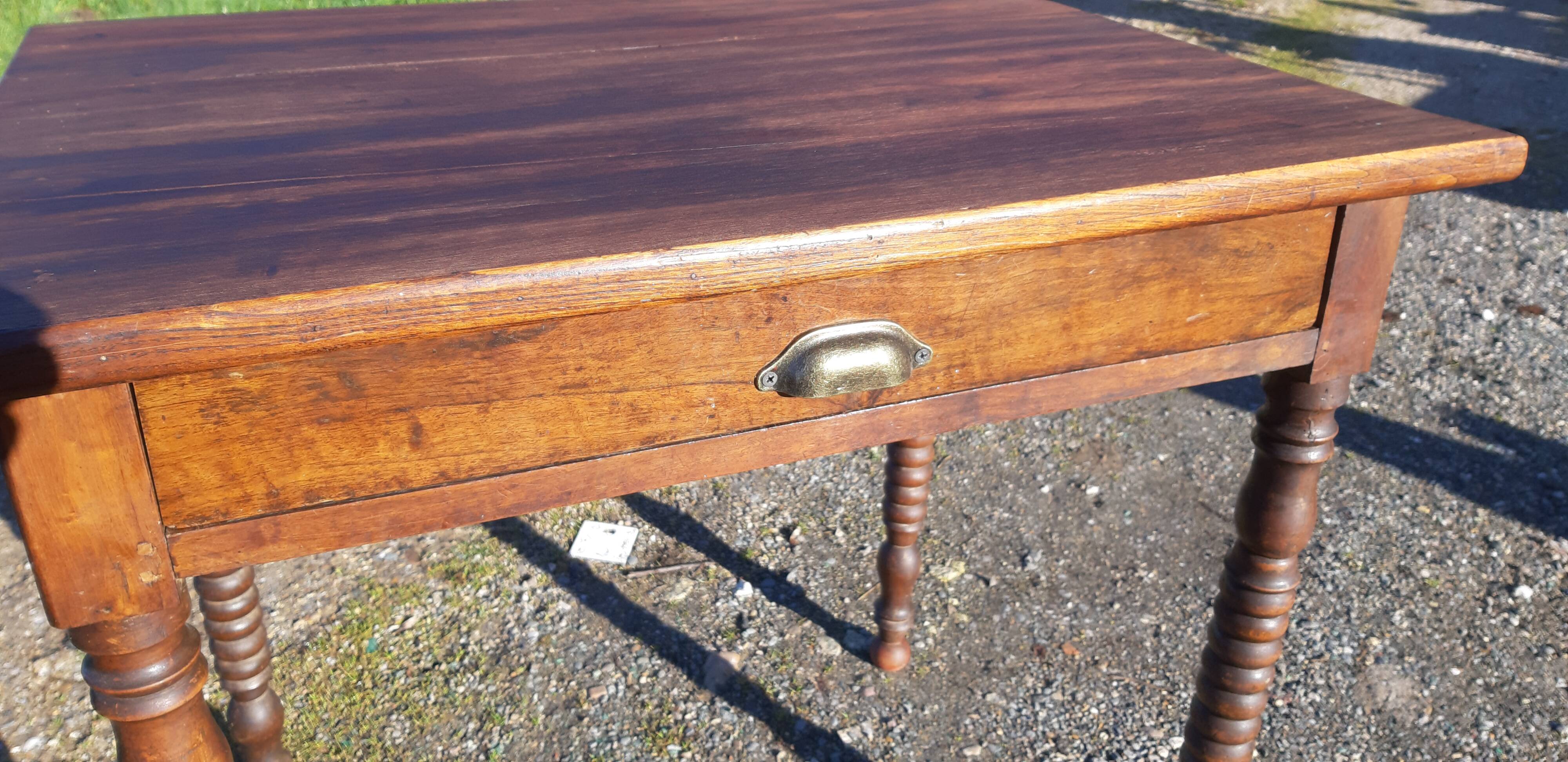 Walnut table 19th 1 drawer