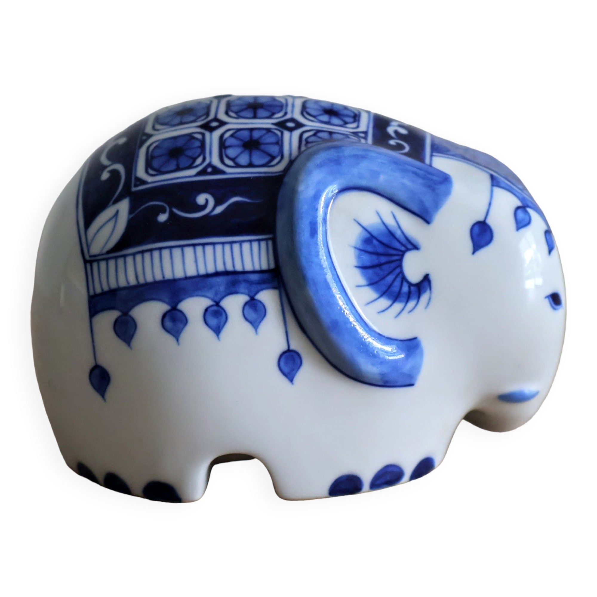 Elephant piggy bank to break in Thai ceramic