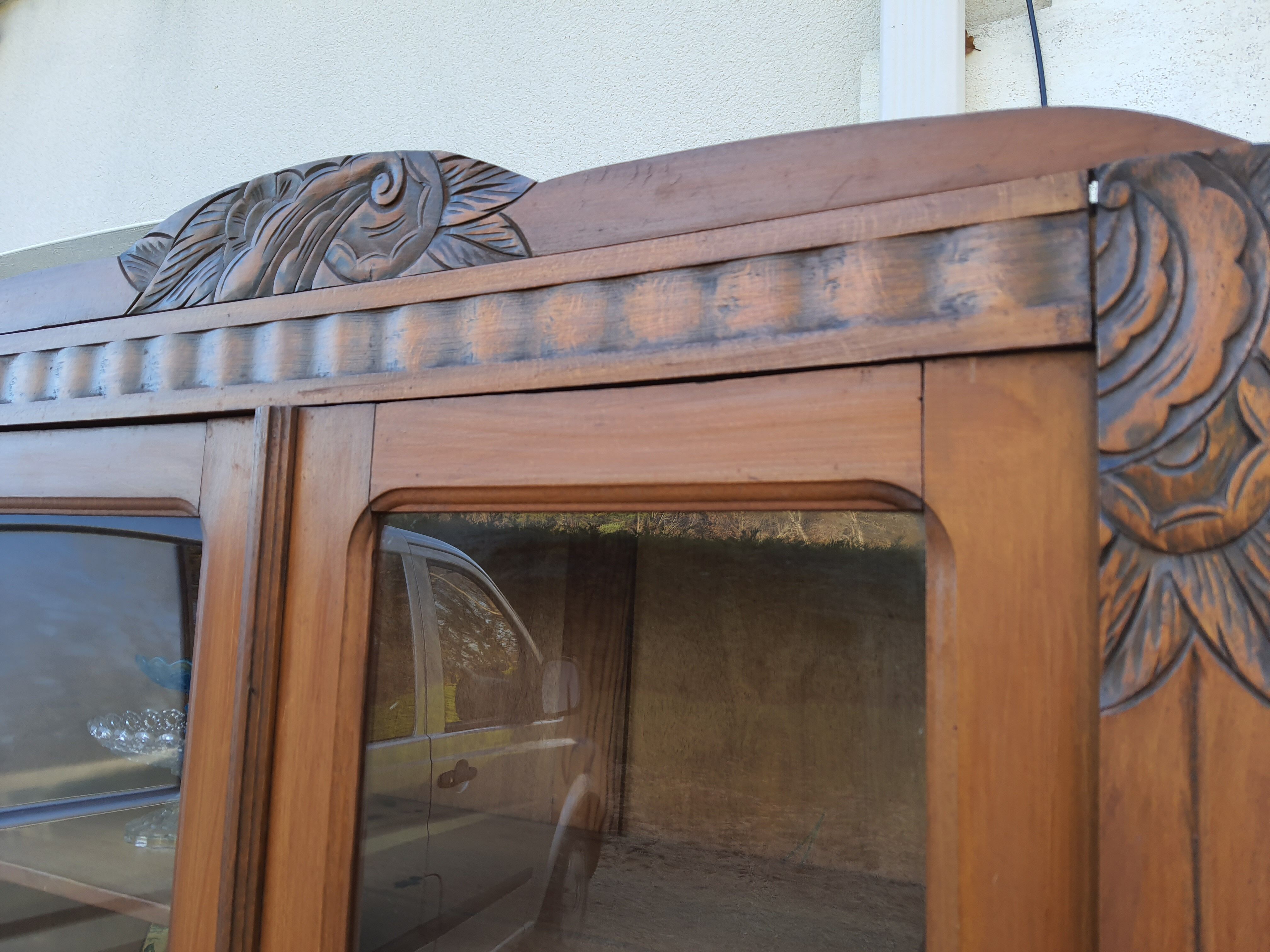 Parisian window cabinet
