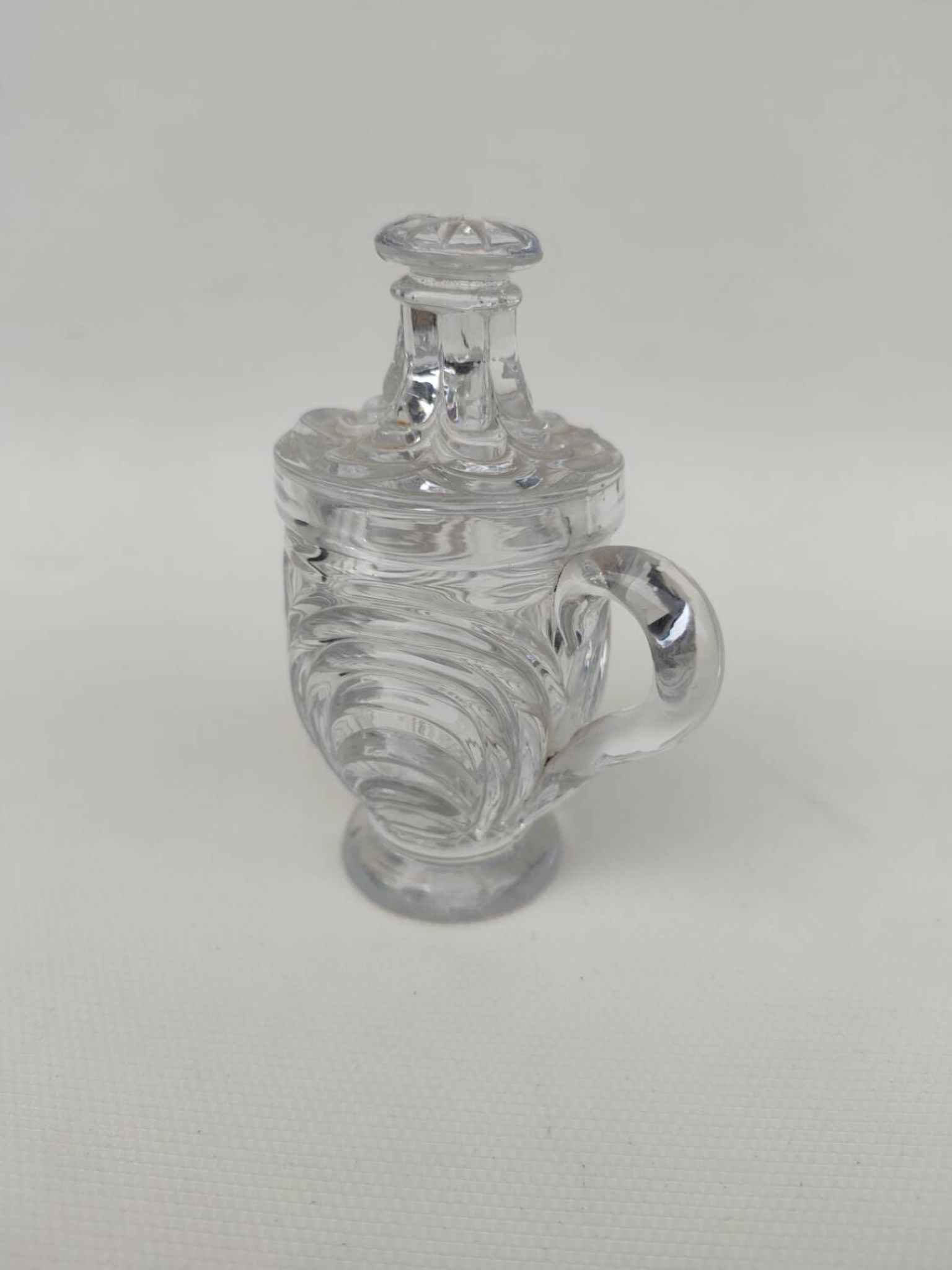 Moulded crystal mustard pot, first part of the 20th century.