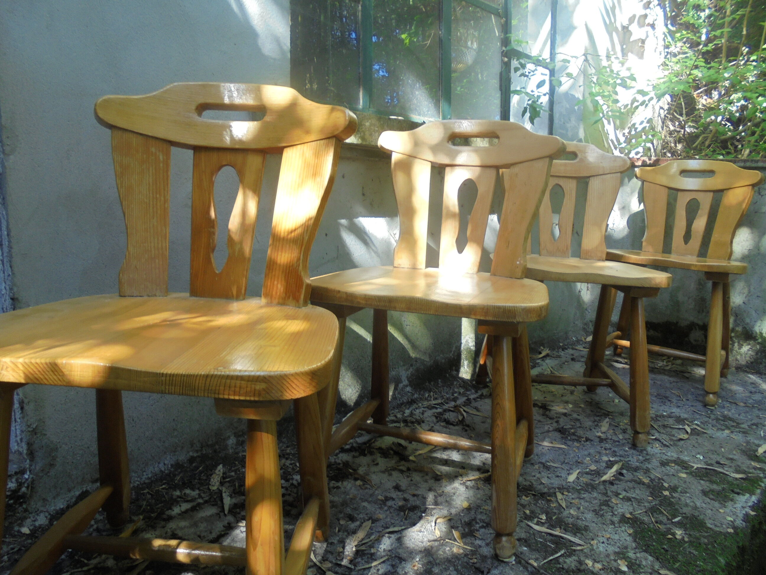 4 chaises en pin vers 1980