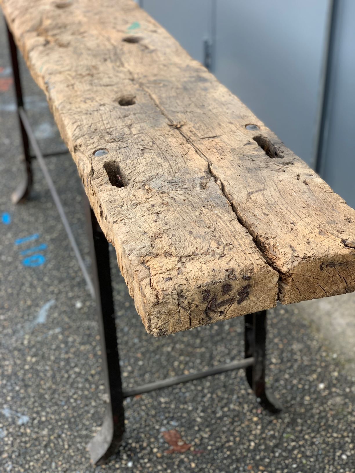 Console desserte "primitive" tray in oak steel frame