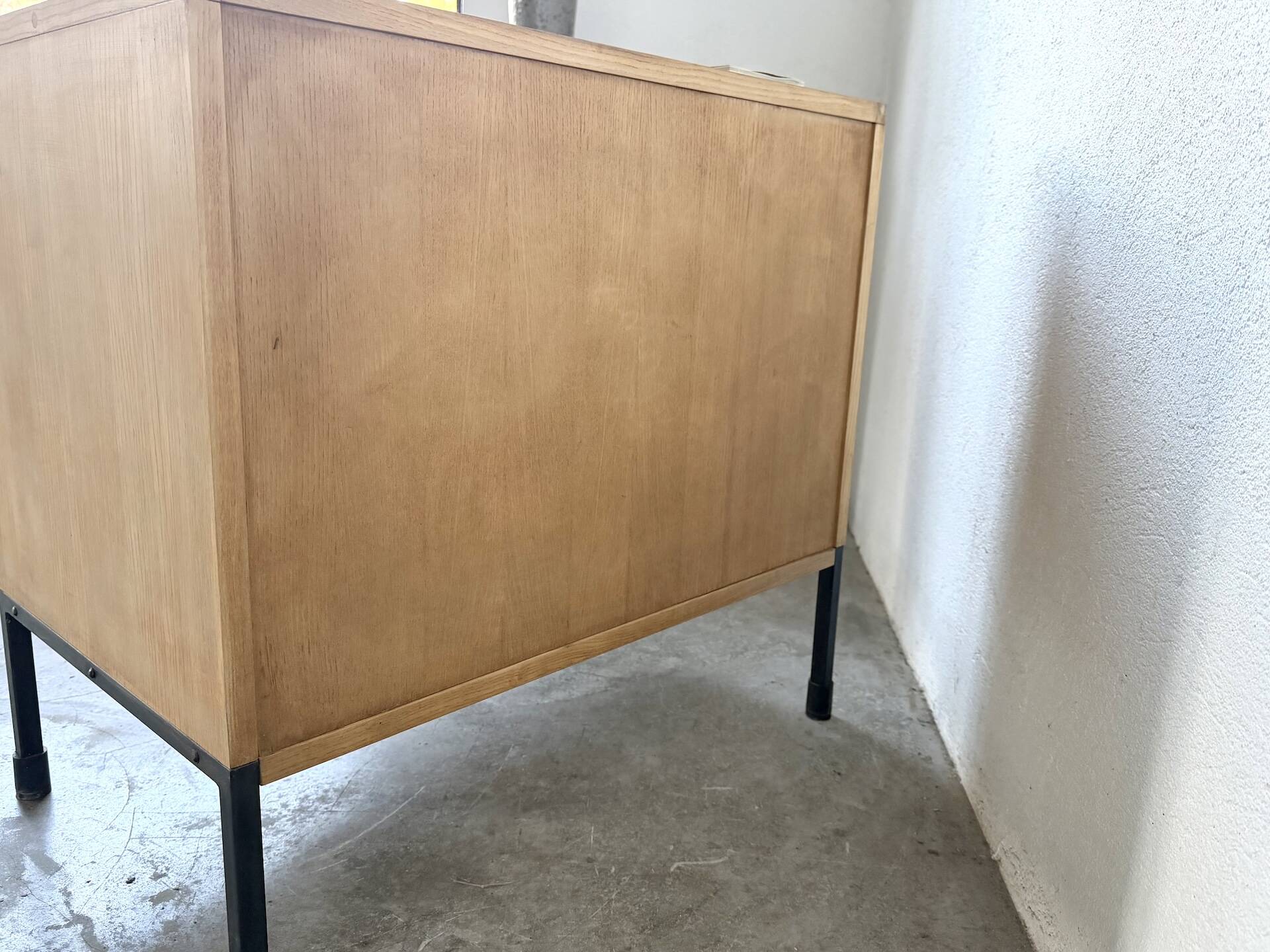 Three-drawer commode ARP — Minvielle, oak and lacquered metal, France, years