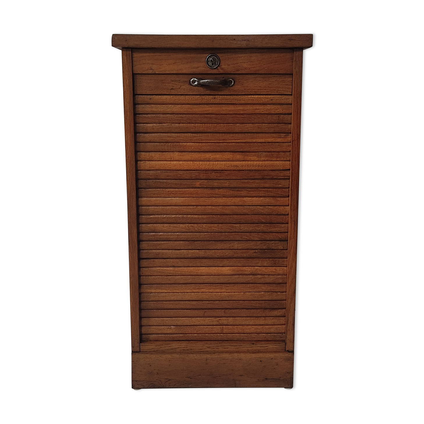 Furniture notary binder has curtain