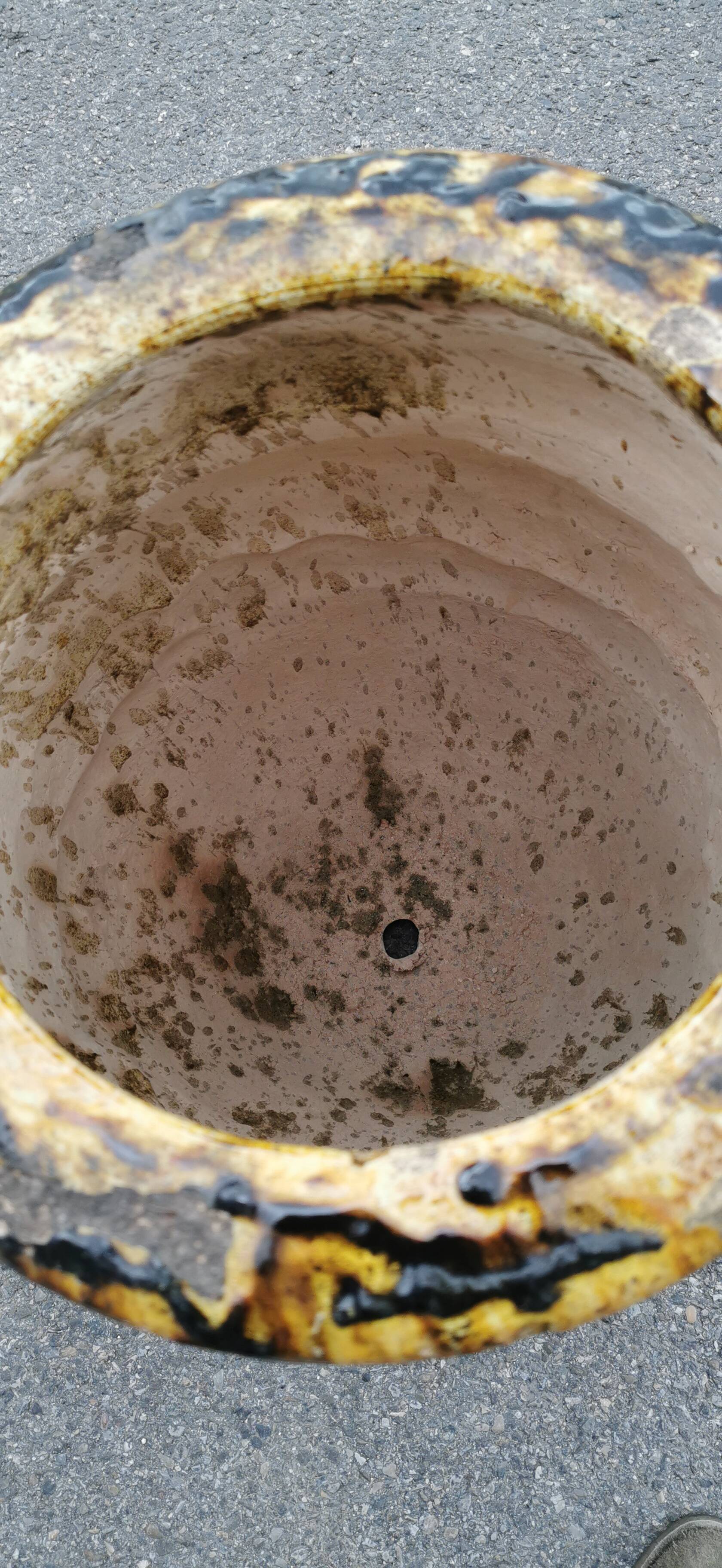 Tamgroute terracotta jar