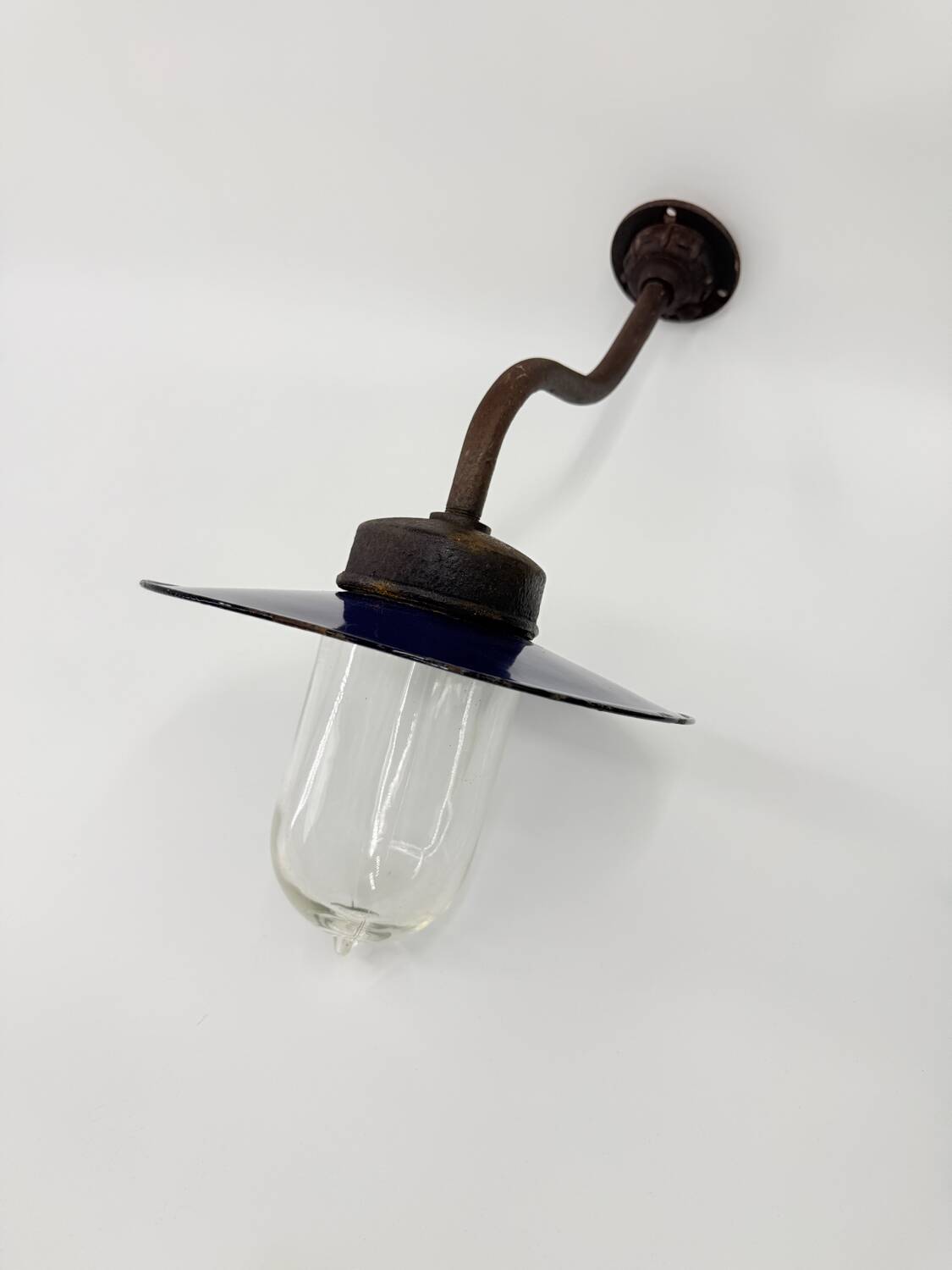 Court lamp