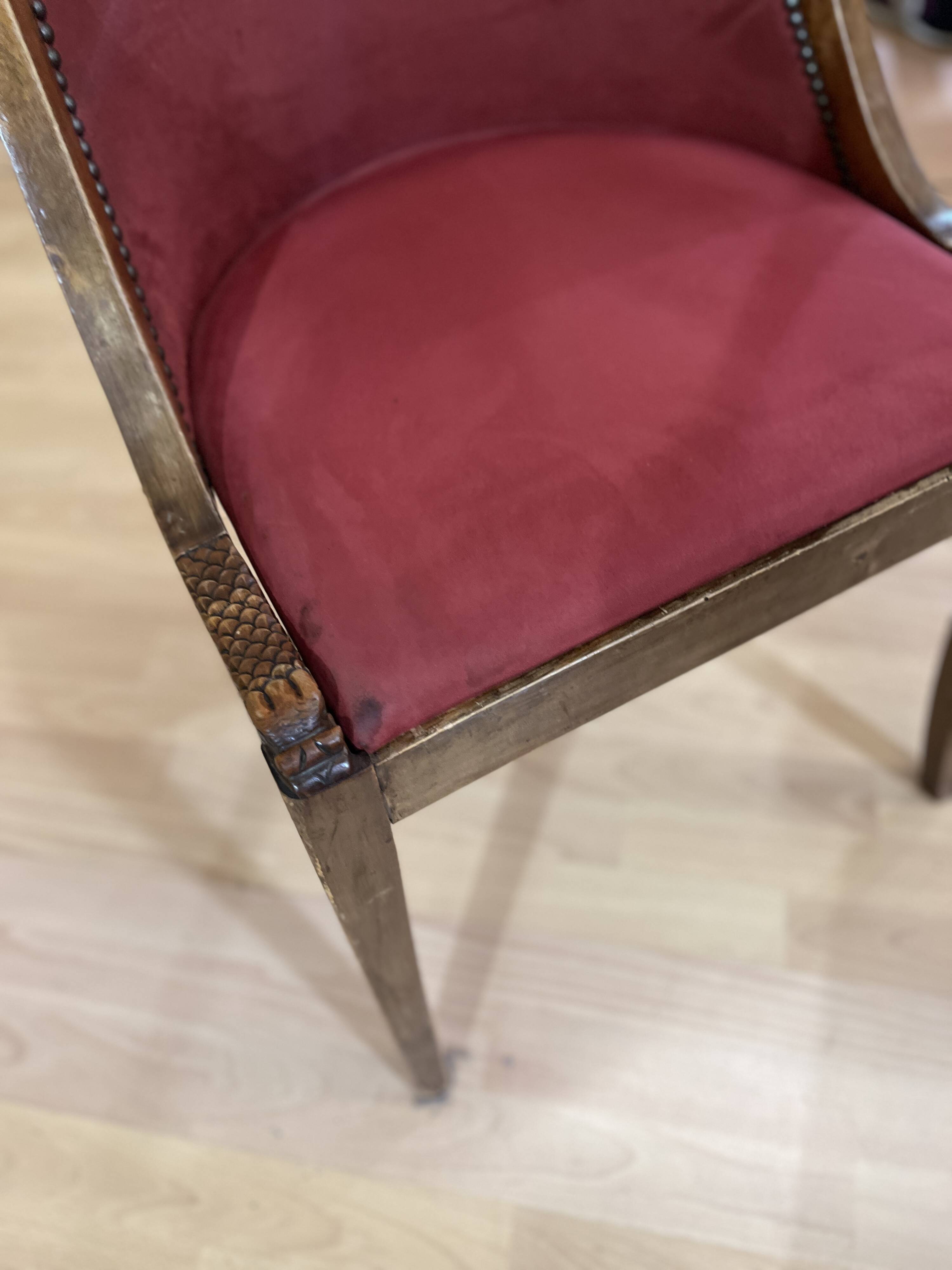Suite de 6 chaises gondole style Empire en velours rouge