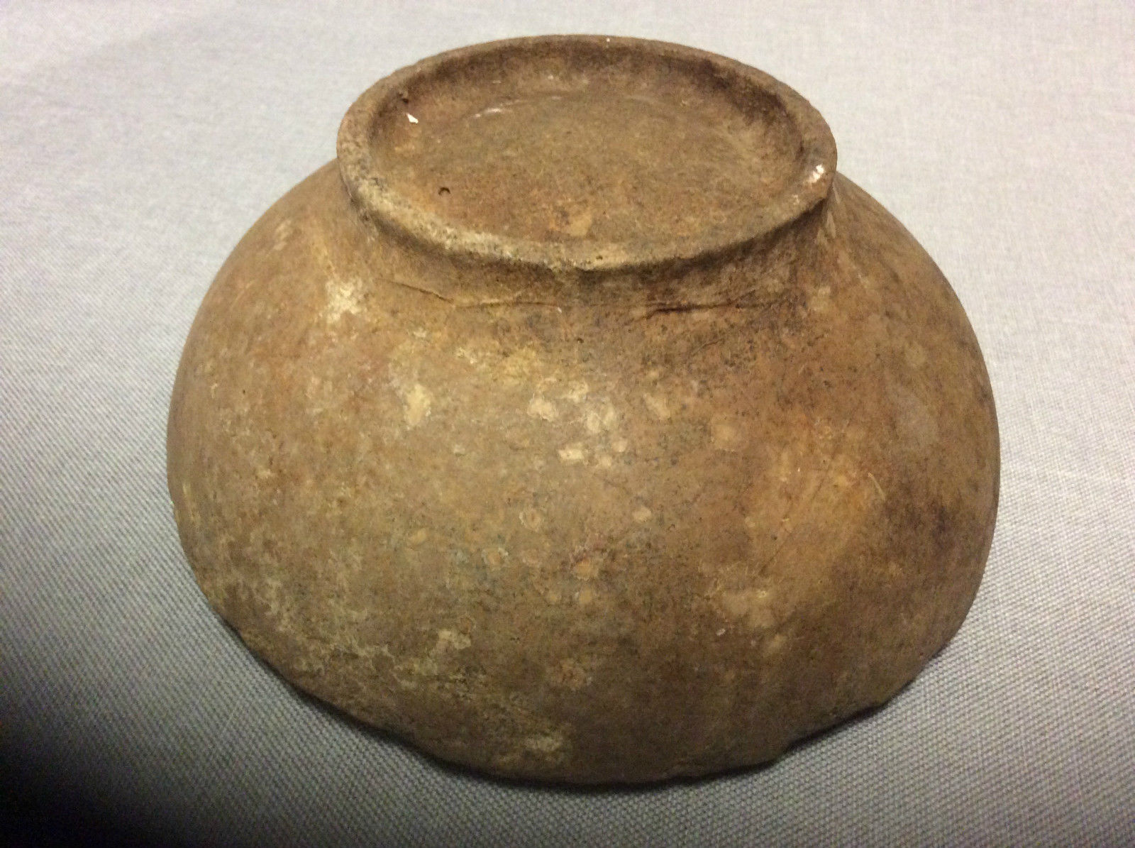Ceramic bowl trace of luster