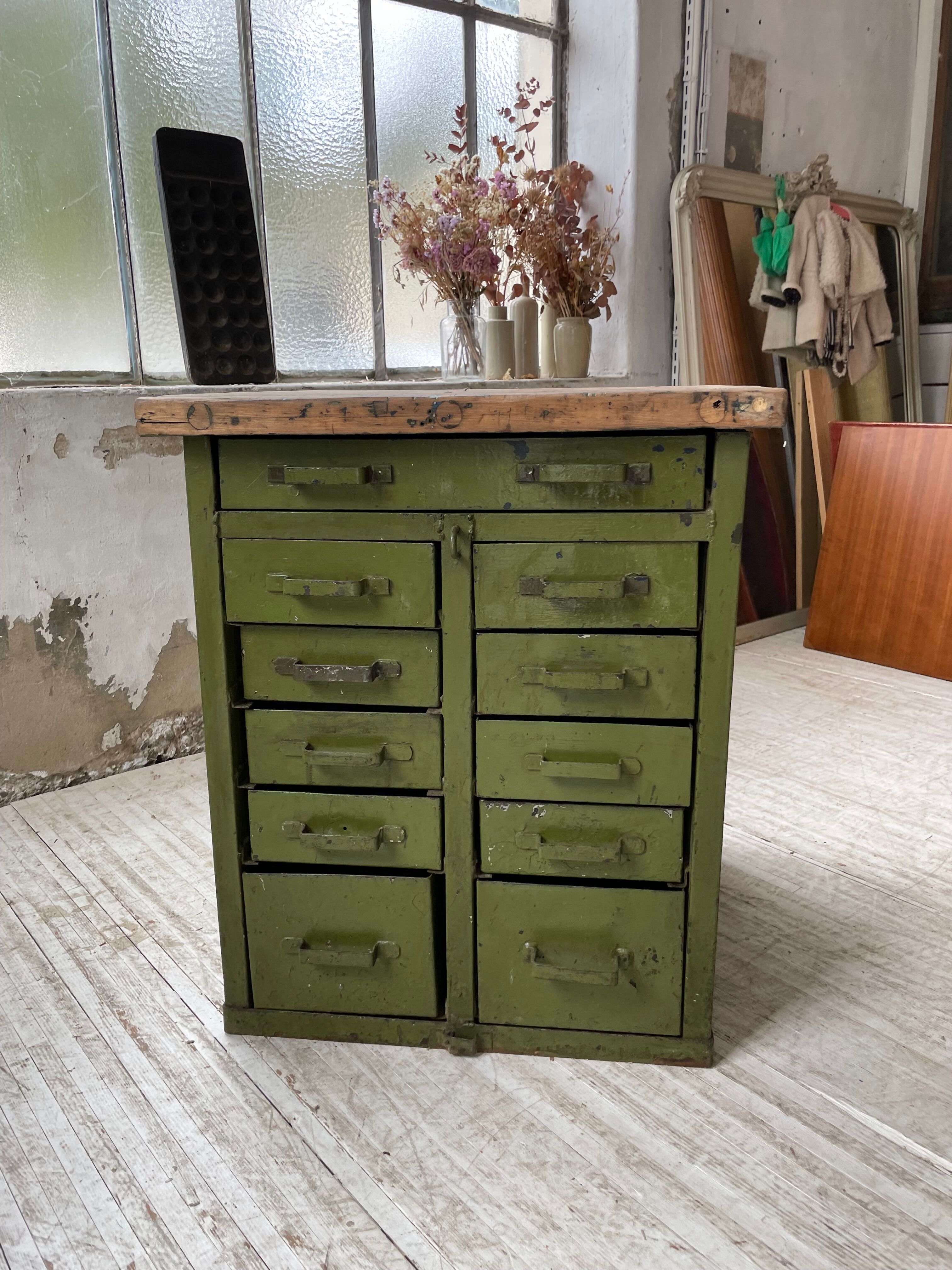 Meuble établi rangement militaire industriel vert