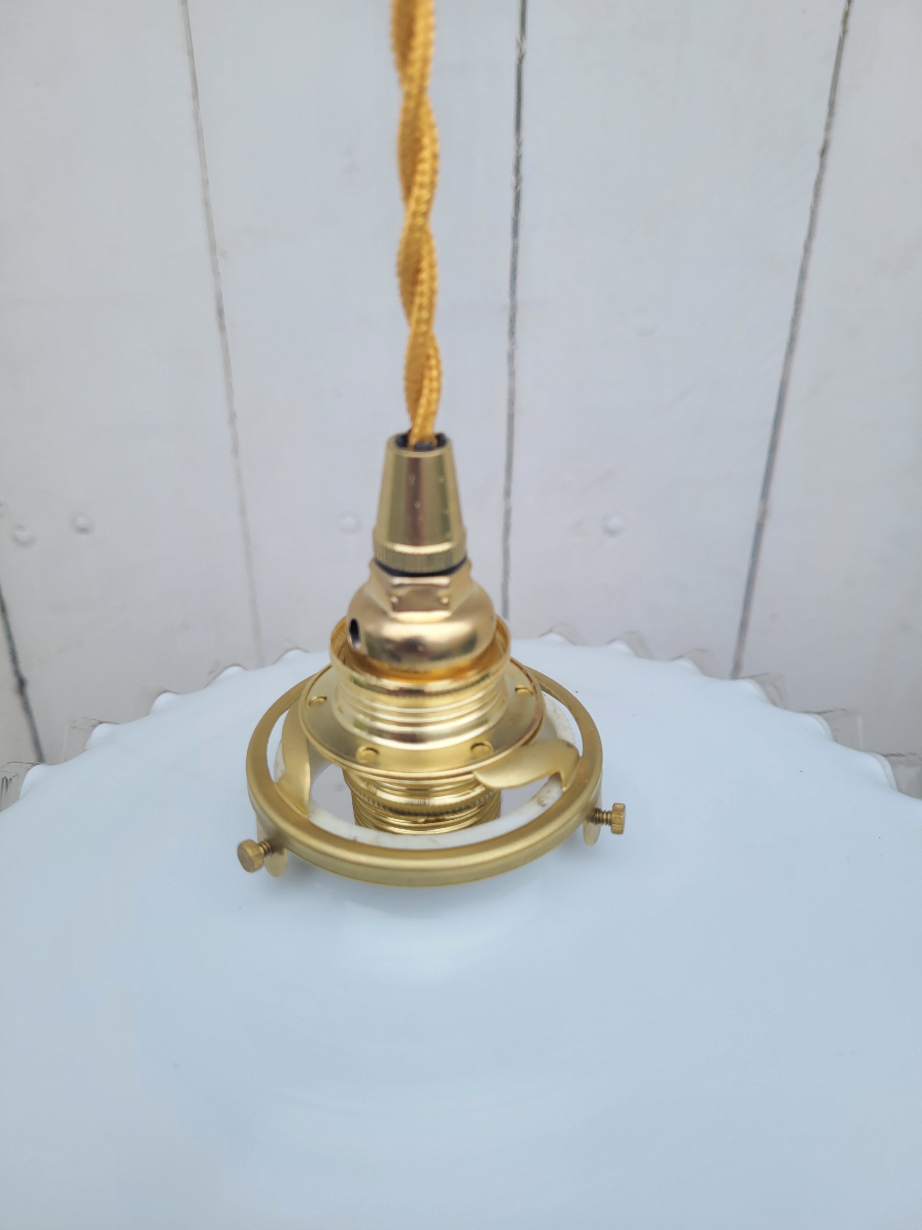 Serrated opaline hanging lamp