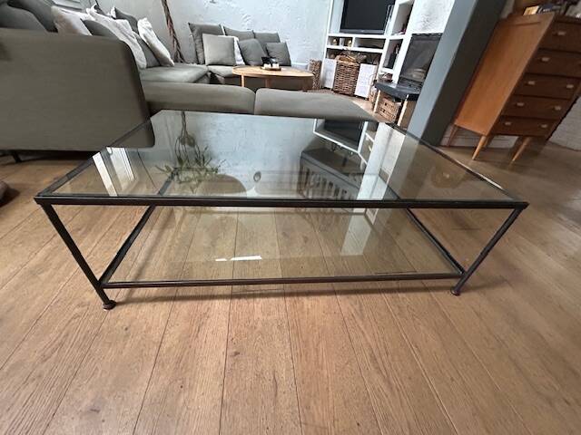 Table basse en verre et métal