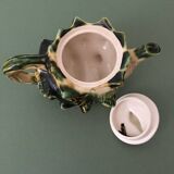 Ceramic teapot with a capacity of 0.5 liters in the shape of a shell