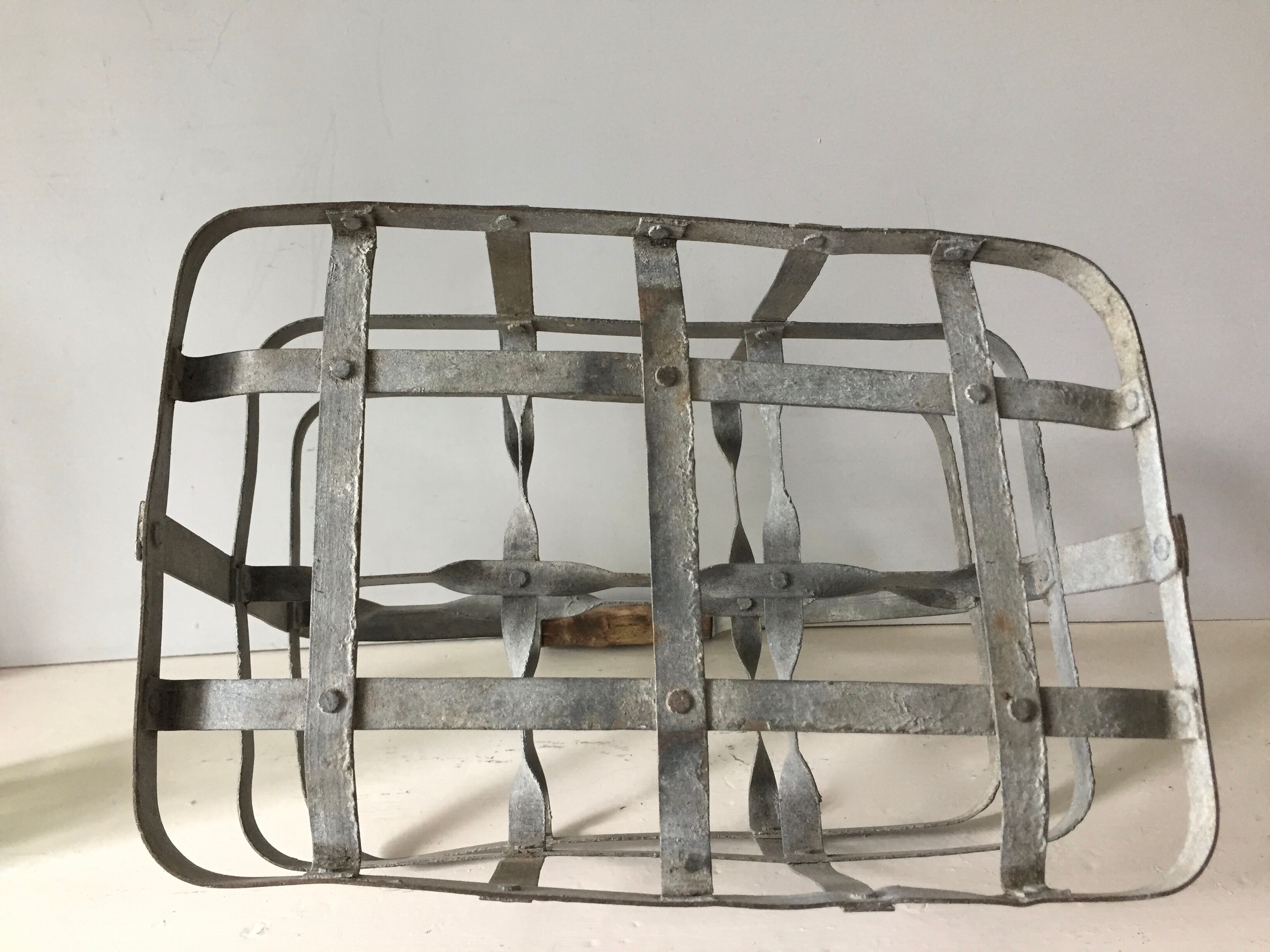 Zinc bottle locker, called "6 holes"