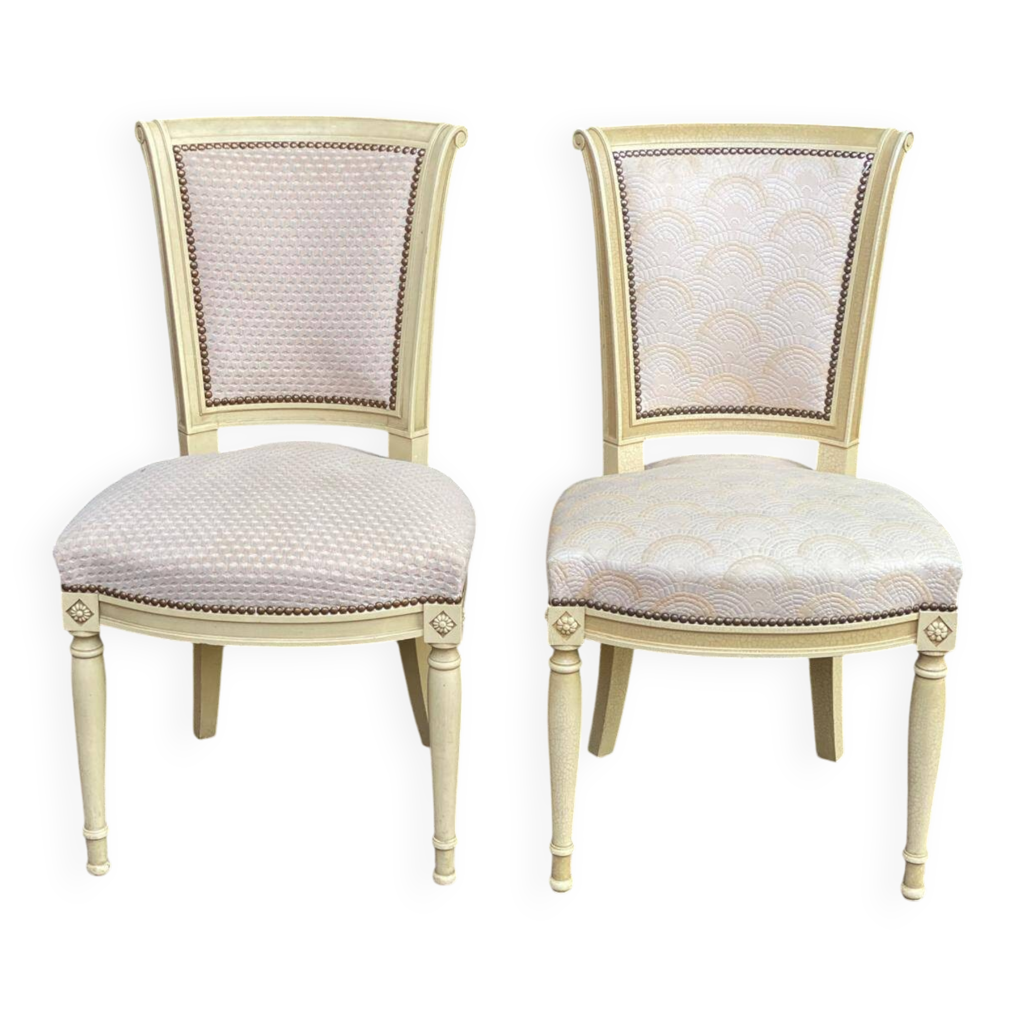 2 chaises Louis XVI en bois beige rembourrées