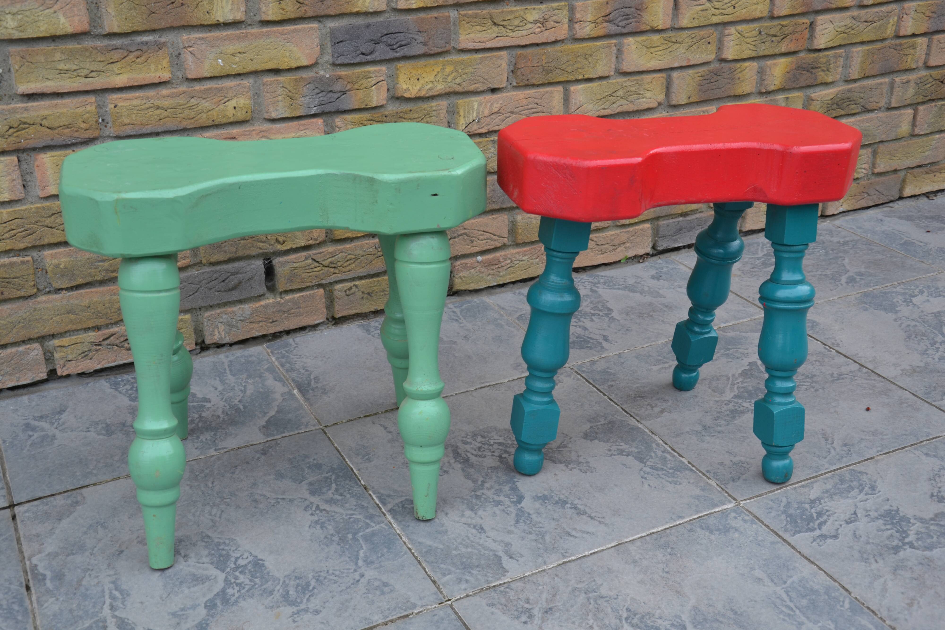 2 anciens tabourets atypiques artisanaux