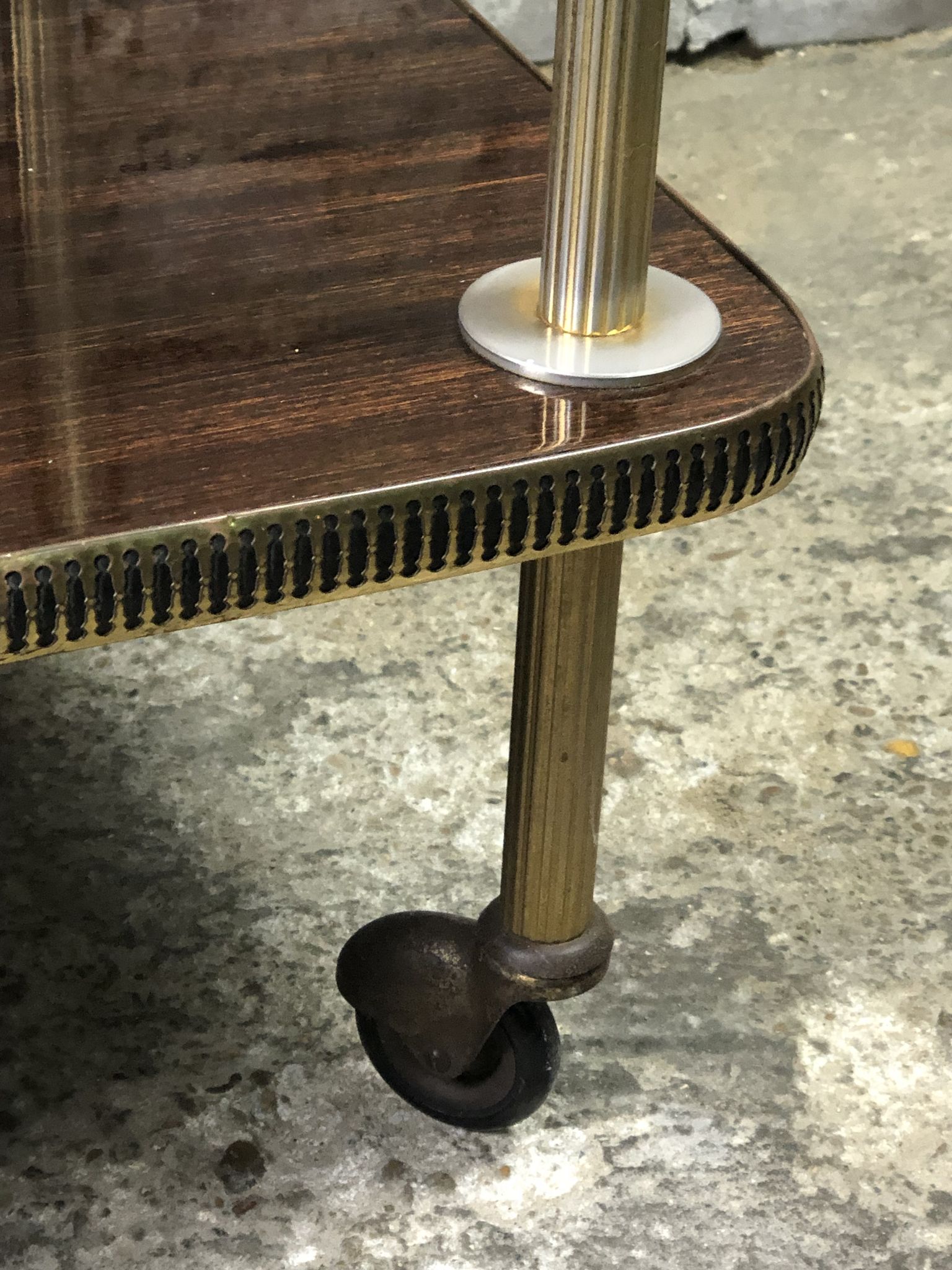 Vintage brass rolling table with 2 trays 70'S
